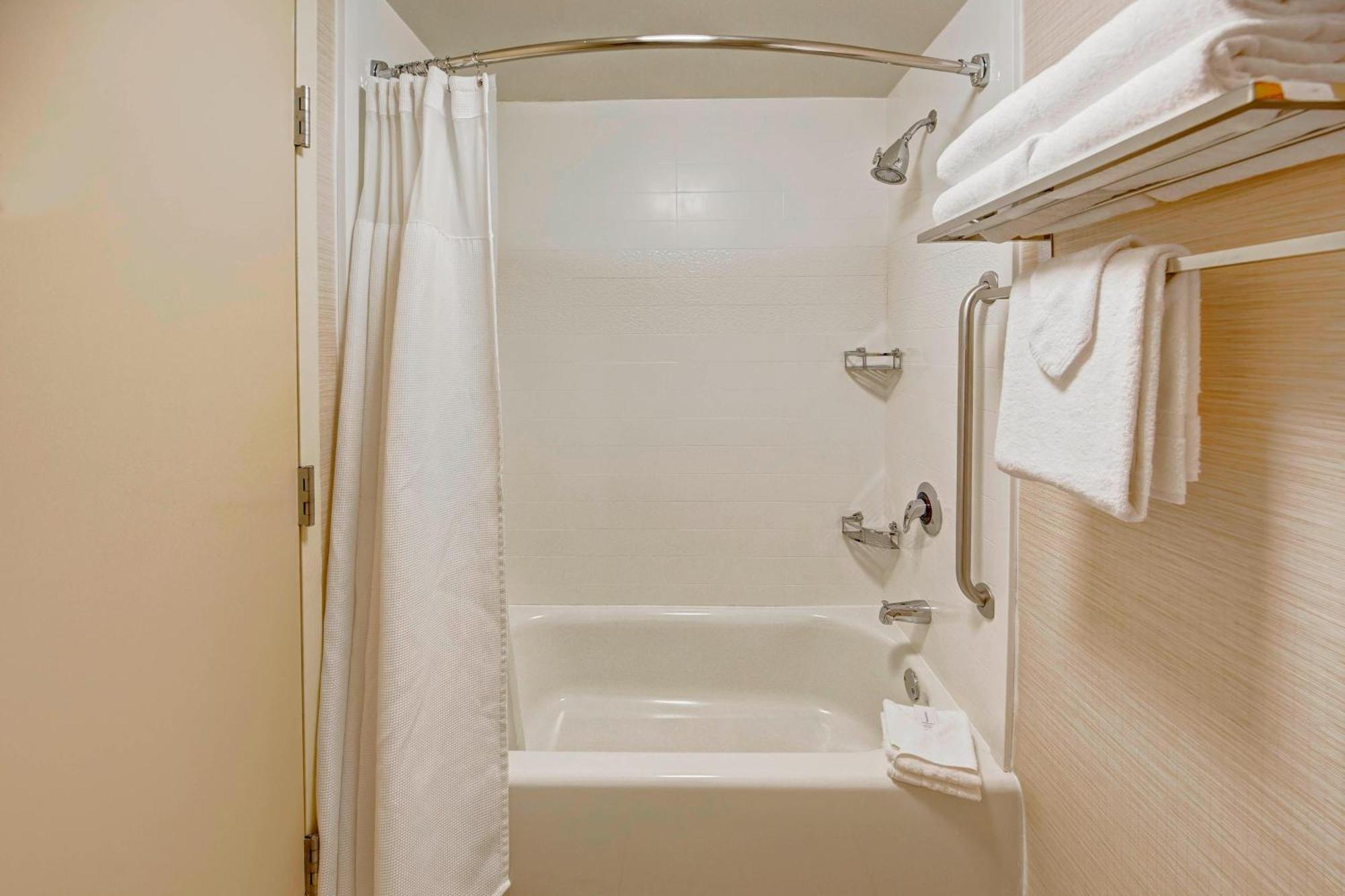 Queen Room Two Queen Beds Bathtub Mobility Access or Hearing Accessible