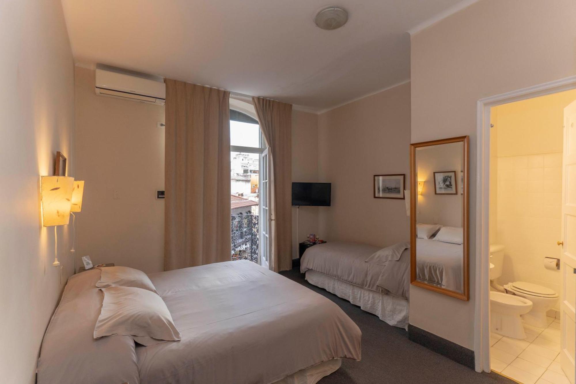 Quarto Triplo com Varanda