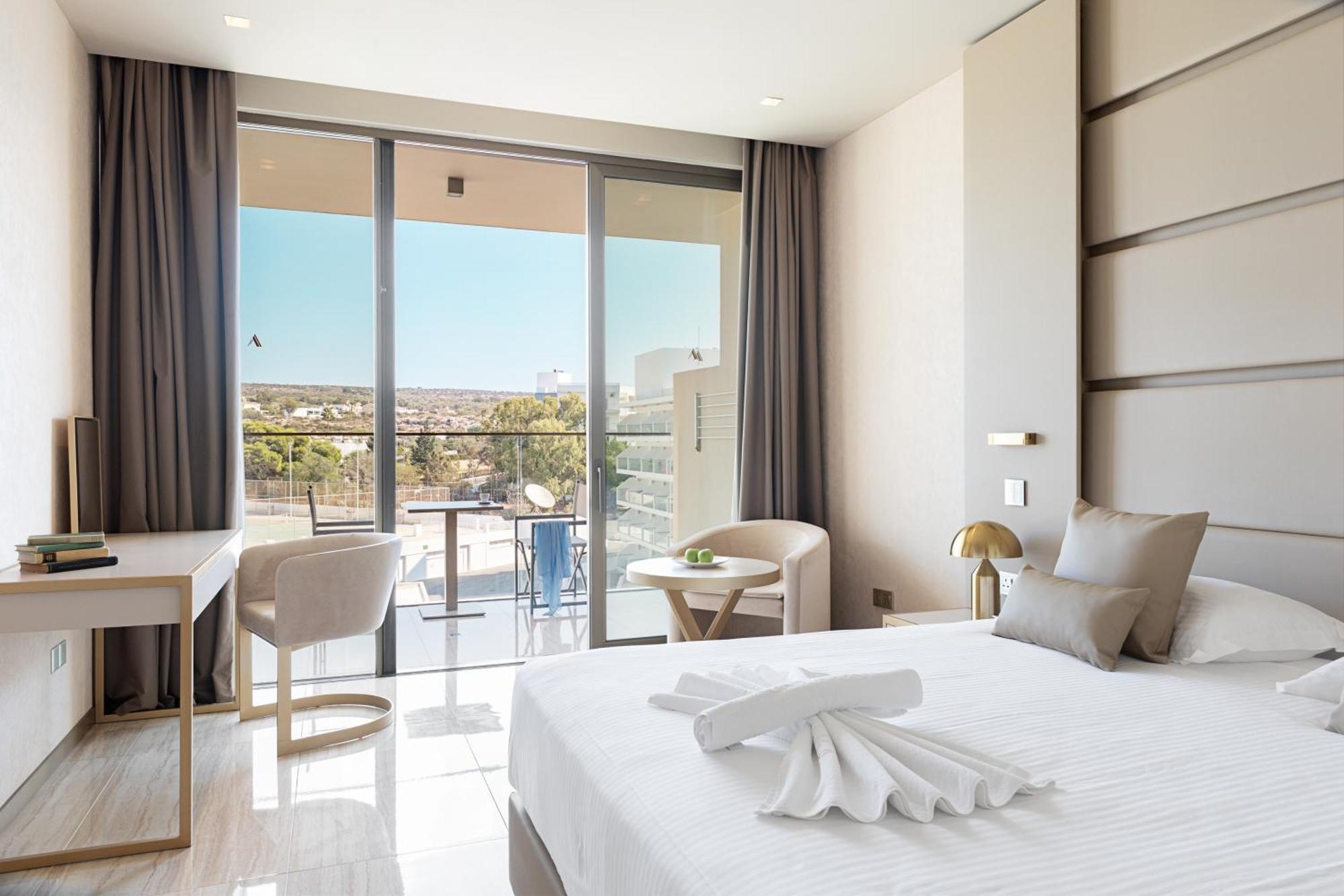 Deluxe Double or Twin Room Inland View