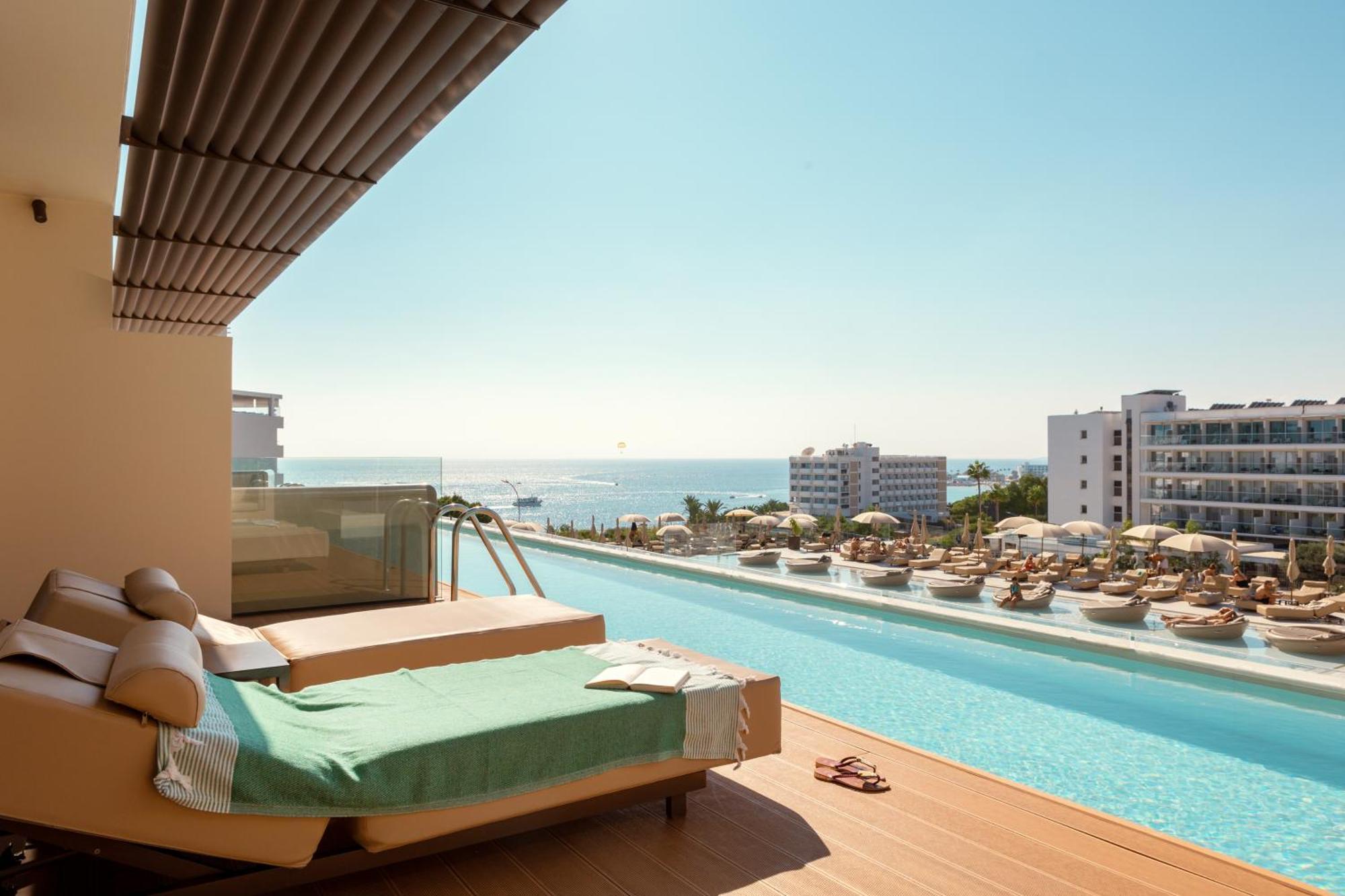 Prestige Swim-Up Suite Sea & Pool View