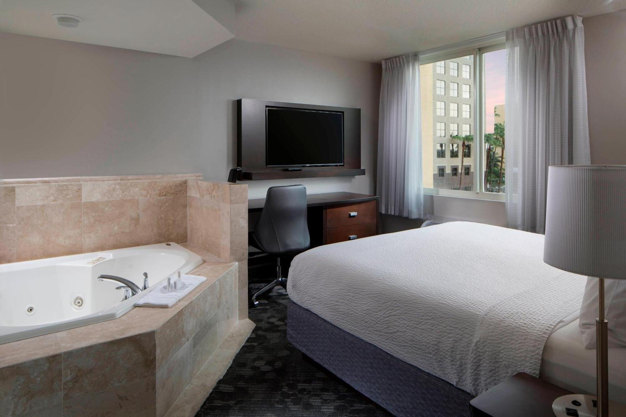 King Suite 1 King Sofa Bed & Spa Bath