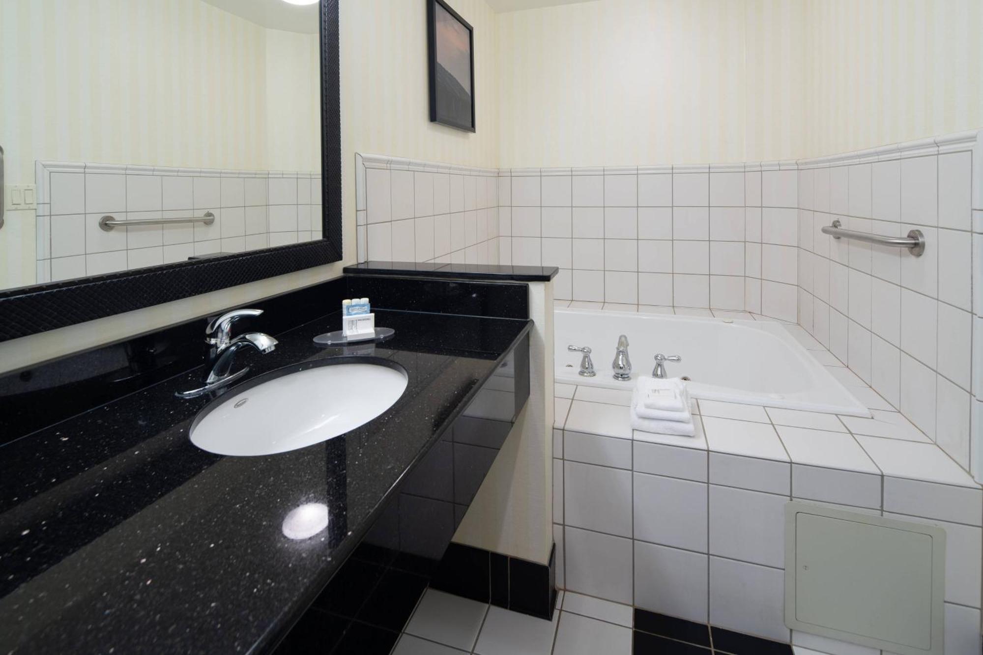 King Room with Specialty Bathtub