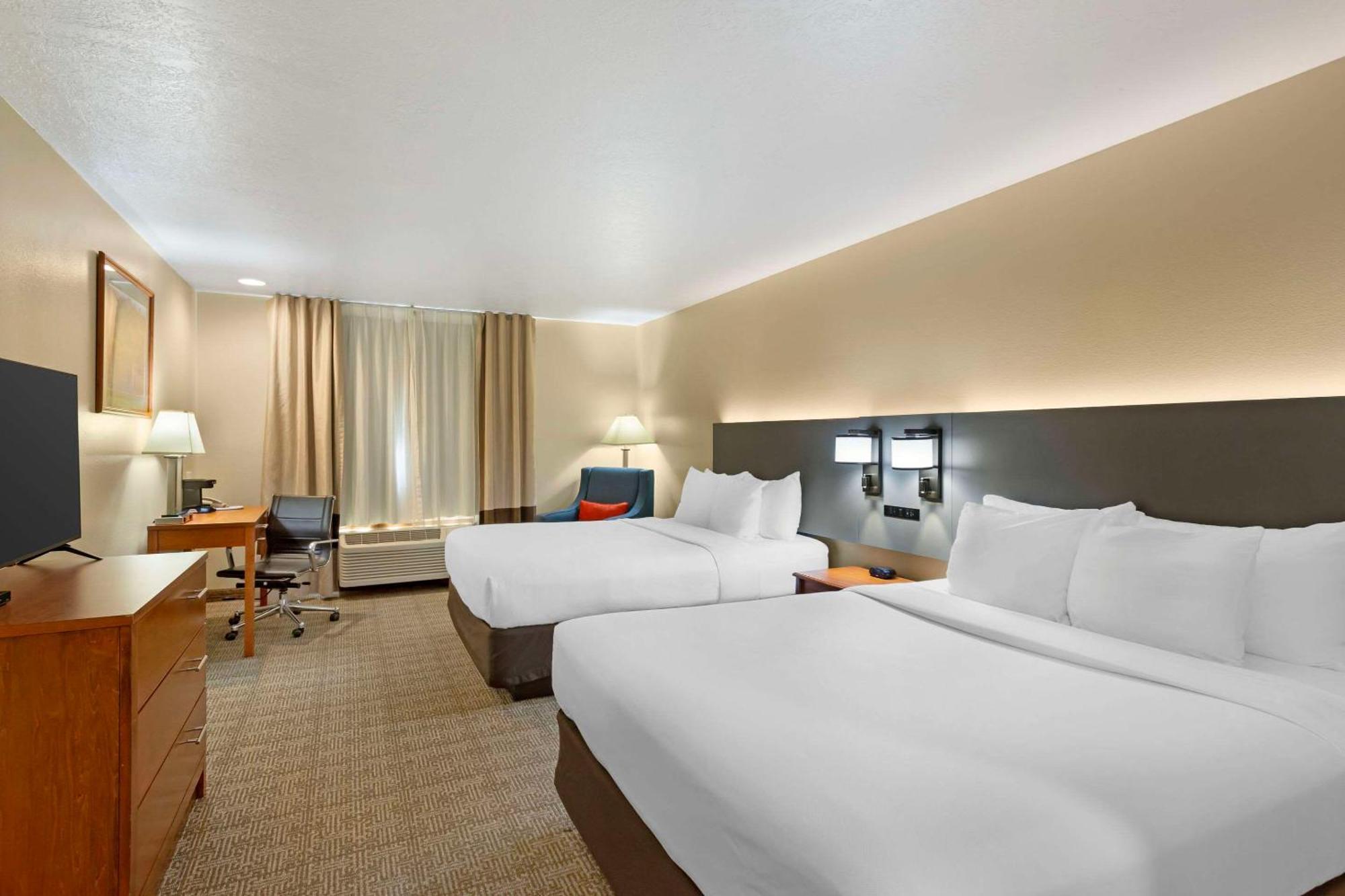 Queen Room Two Queen Beds Pet Friendly or Non-Smoking