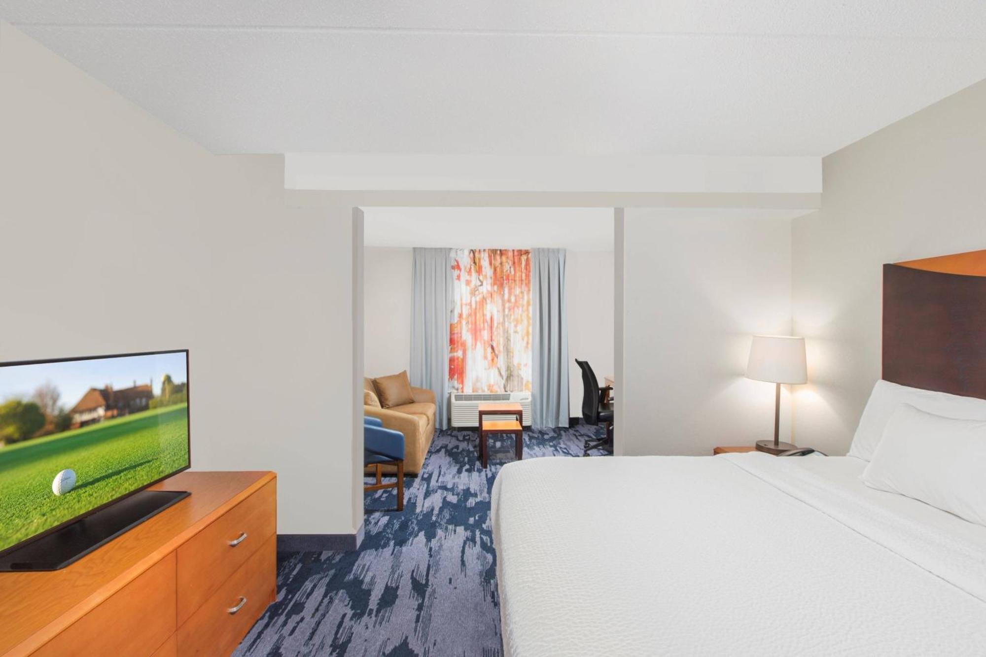 1 Bedroom Suite, 1 King, Sofa bed,1632238849:JPEG