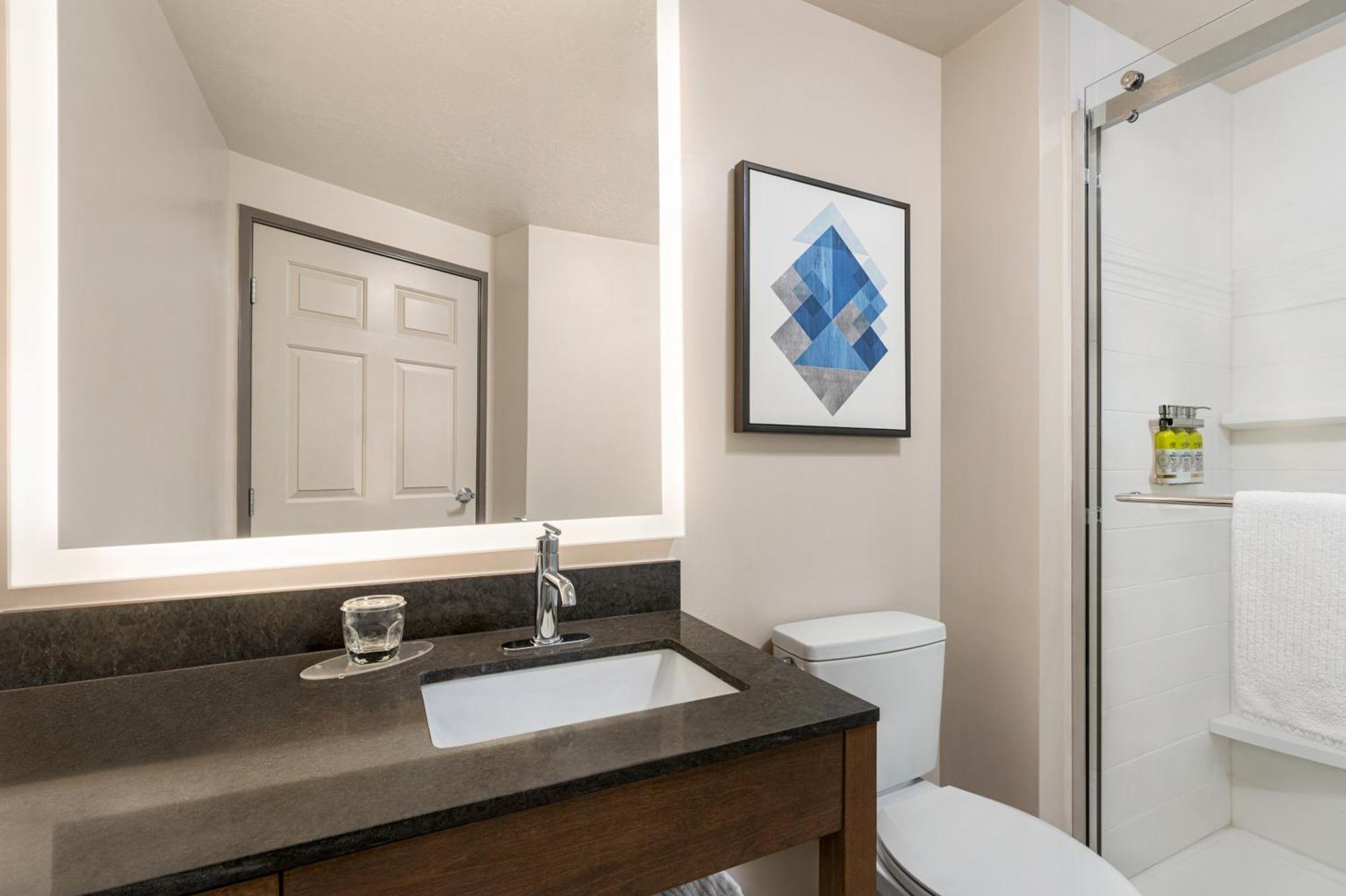 Studio Queen Suite