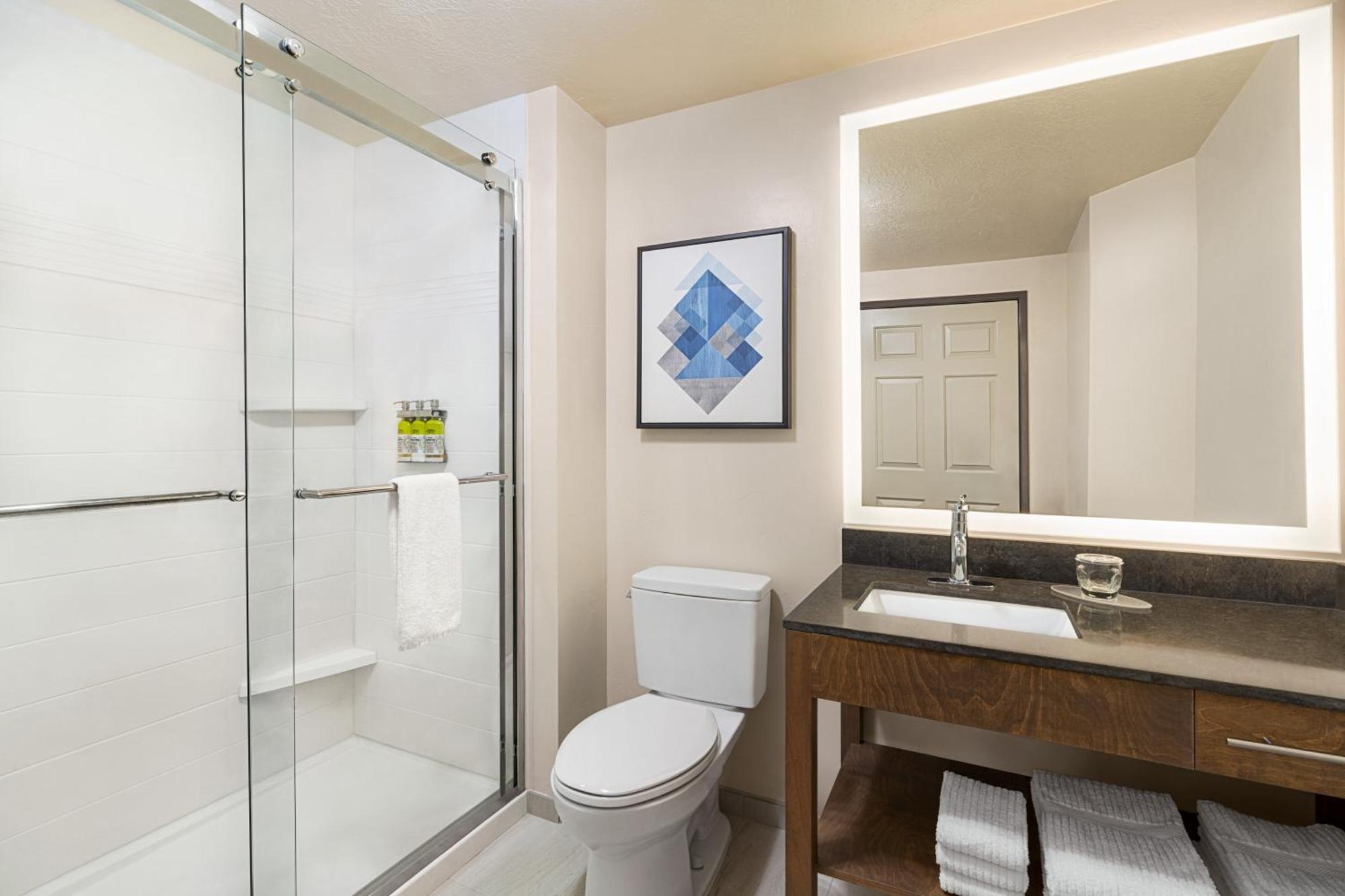 Studio Queen Suite