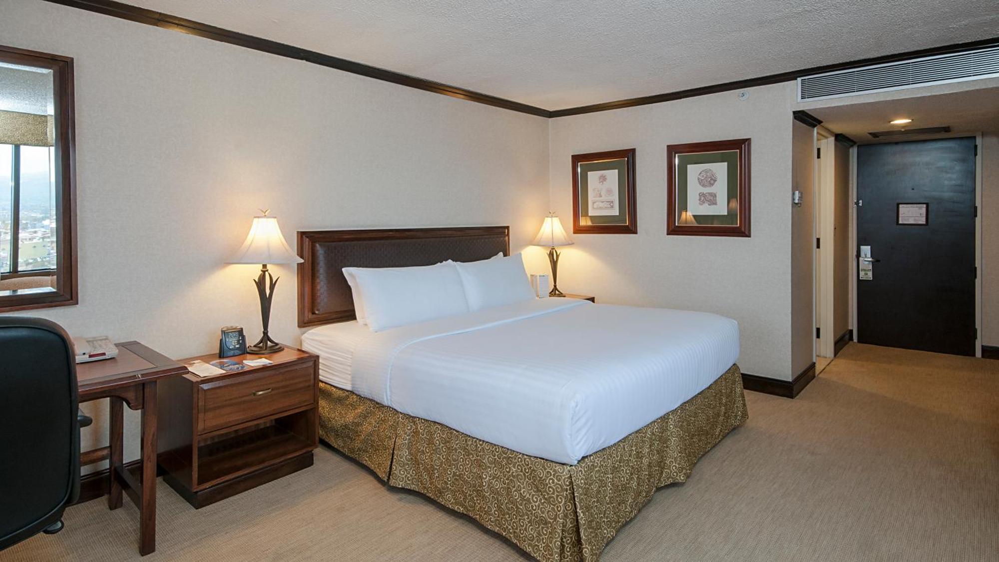 Standard Corner King Room City View