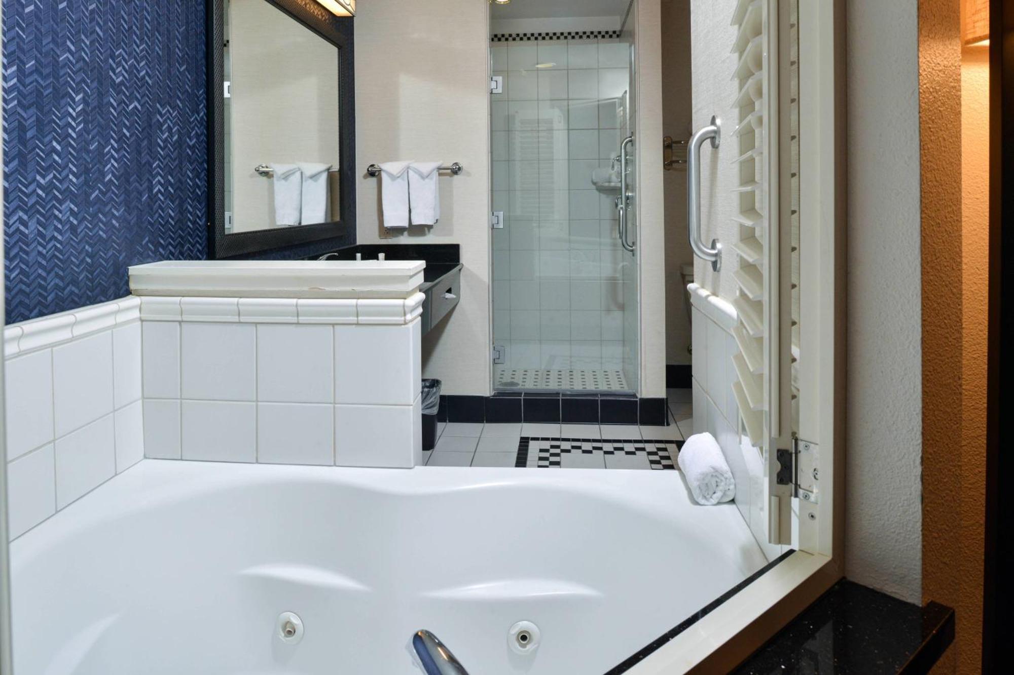 One-Bedroom King Suite with Balcony, Whirlpool and Sofa Bed