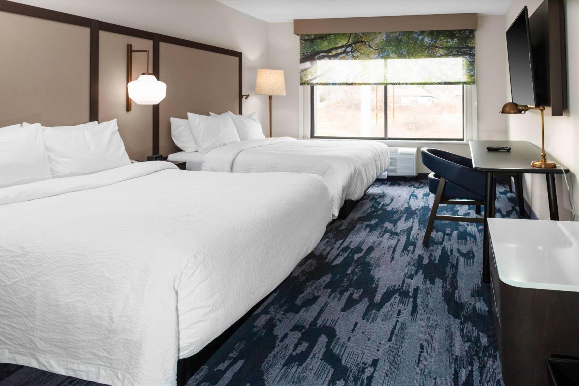 Queen Room with Two Queen Beds and Bathtub - Mobility Access/Hearing Accessible
