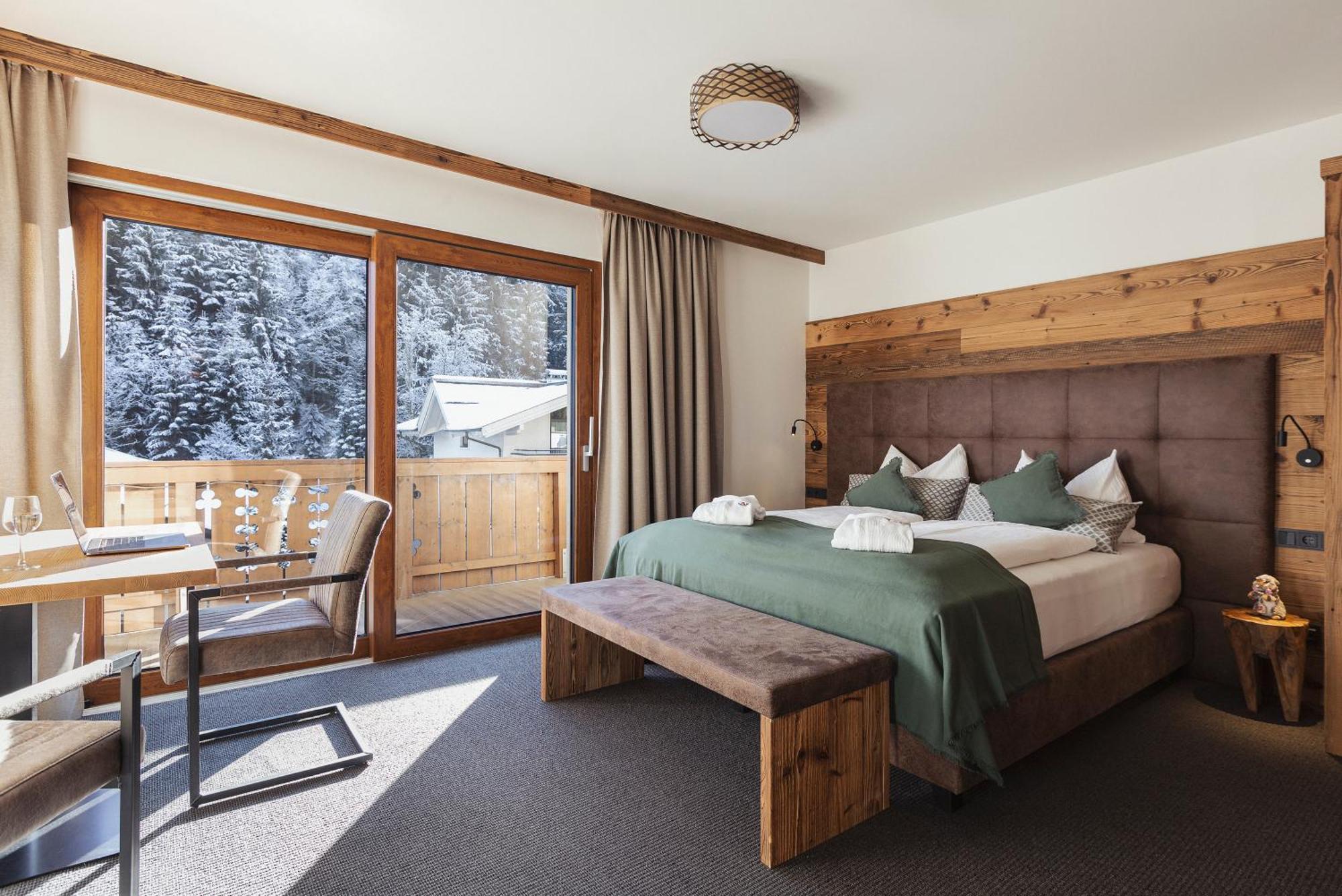 Deluxe Room Kitchenette