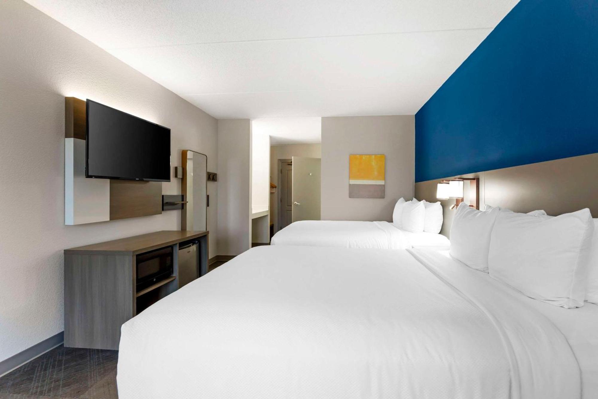 Queen Room Two Queen Beds or Non-Smoking