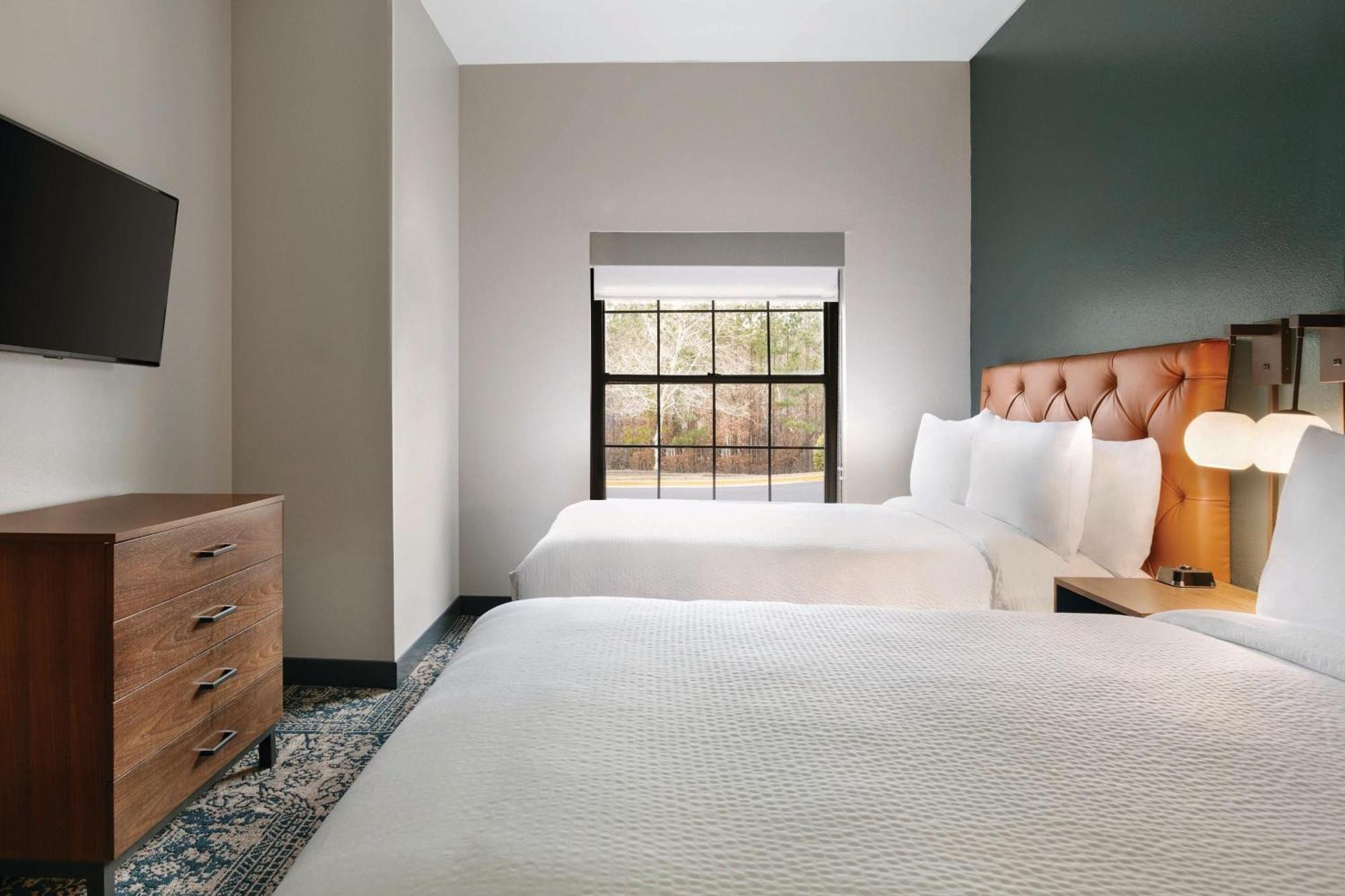 Two-Bedroom Suite Four Queen Beds Sofa Bed