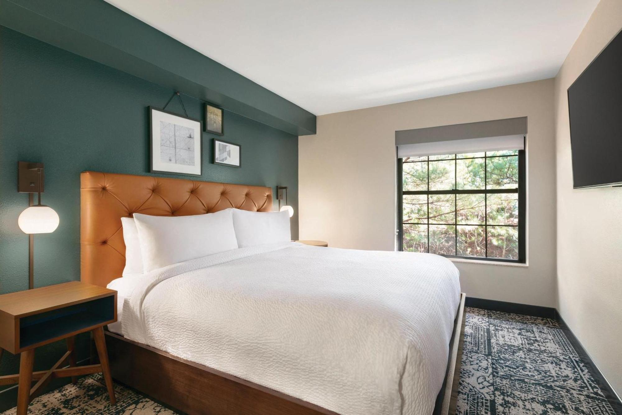 Two-Bedroom Suite Two King Beds Sofa Bed