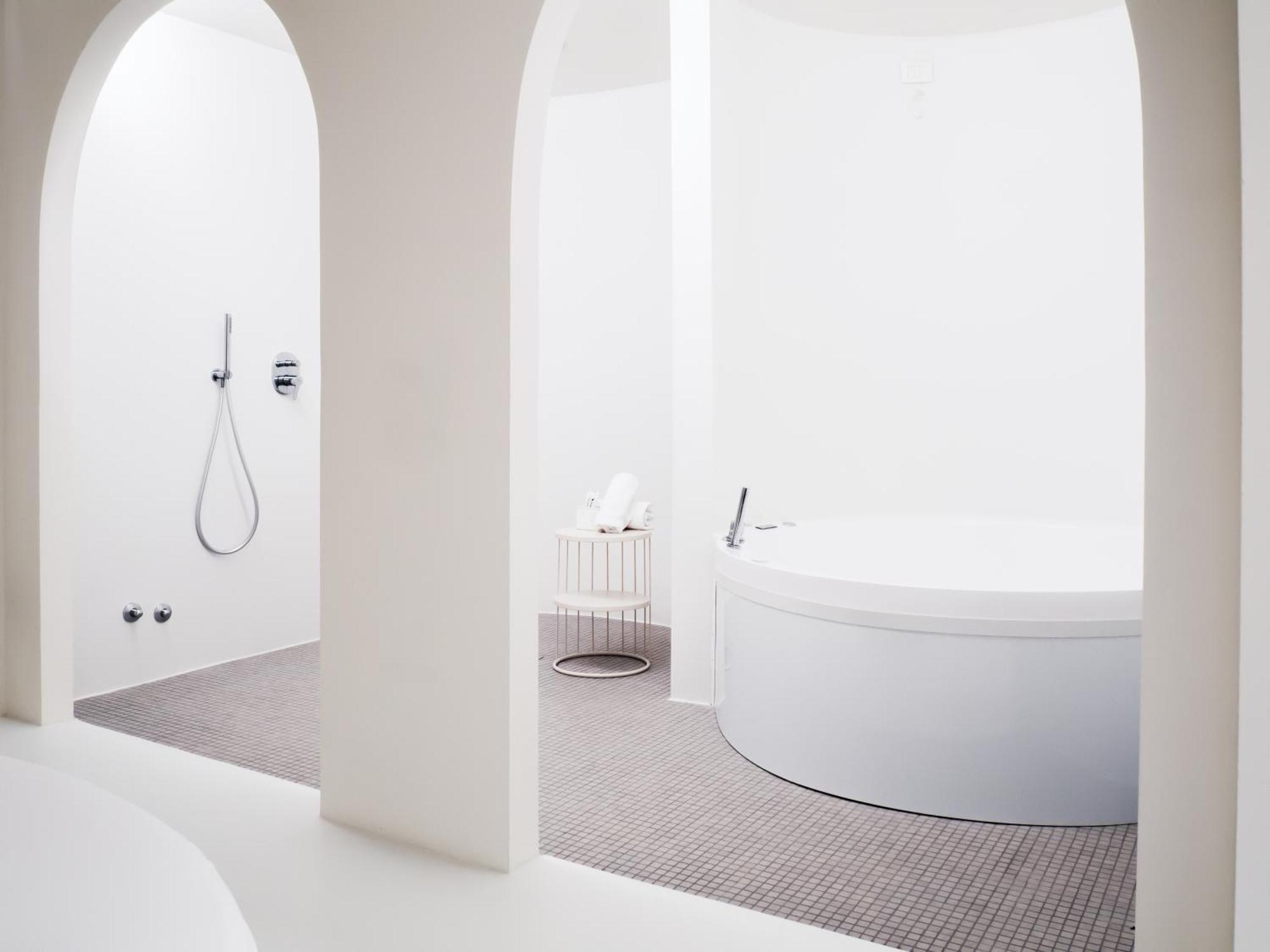 Studio Spa Bath