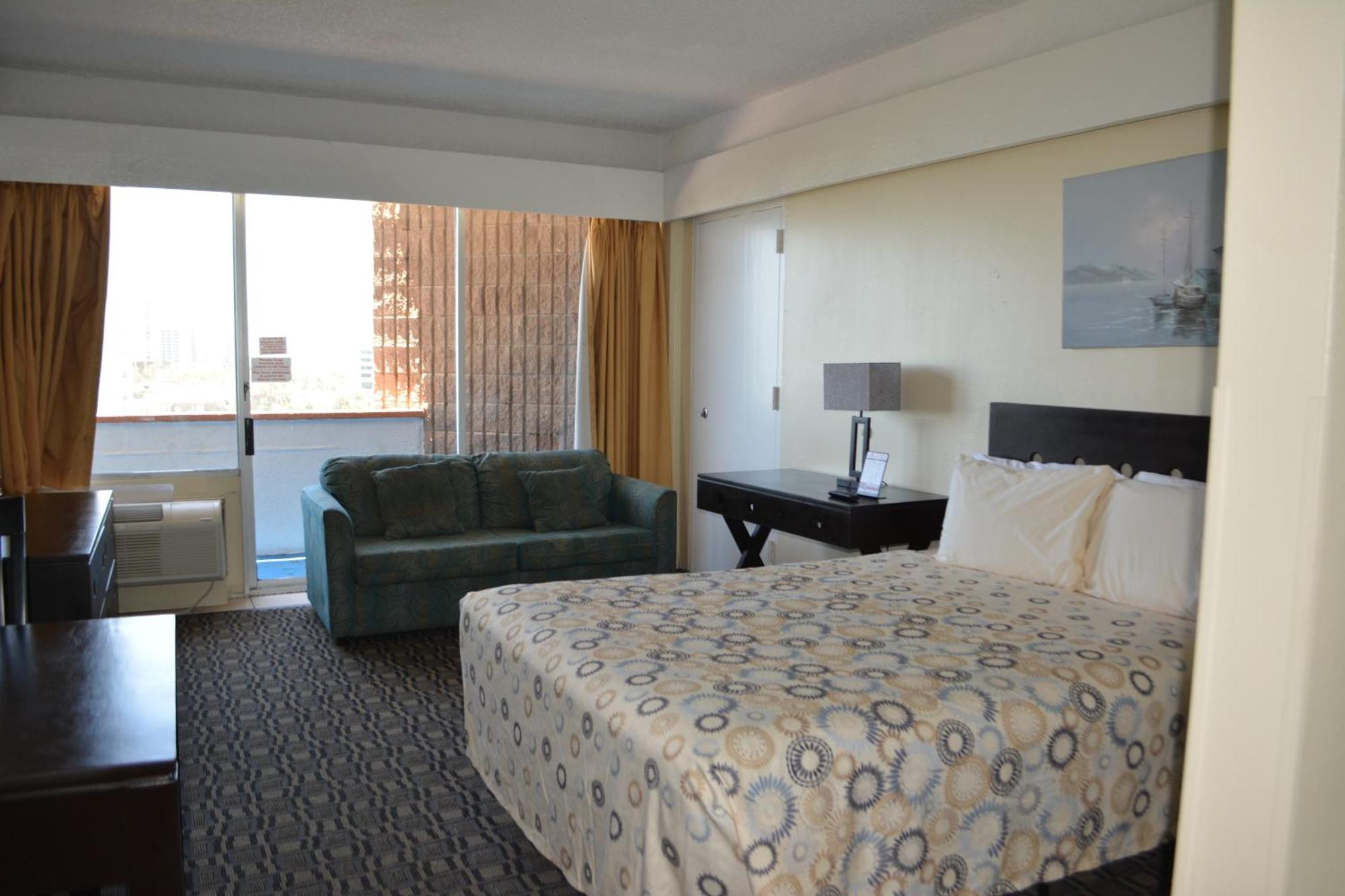 Standard Queen Room North Partial Ocean View