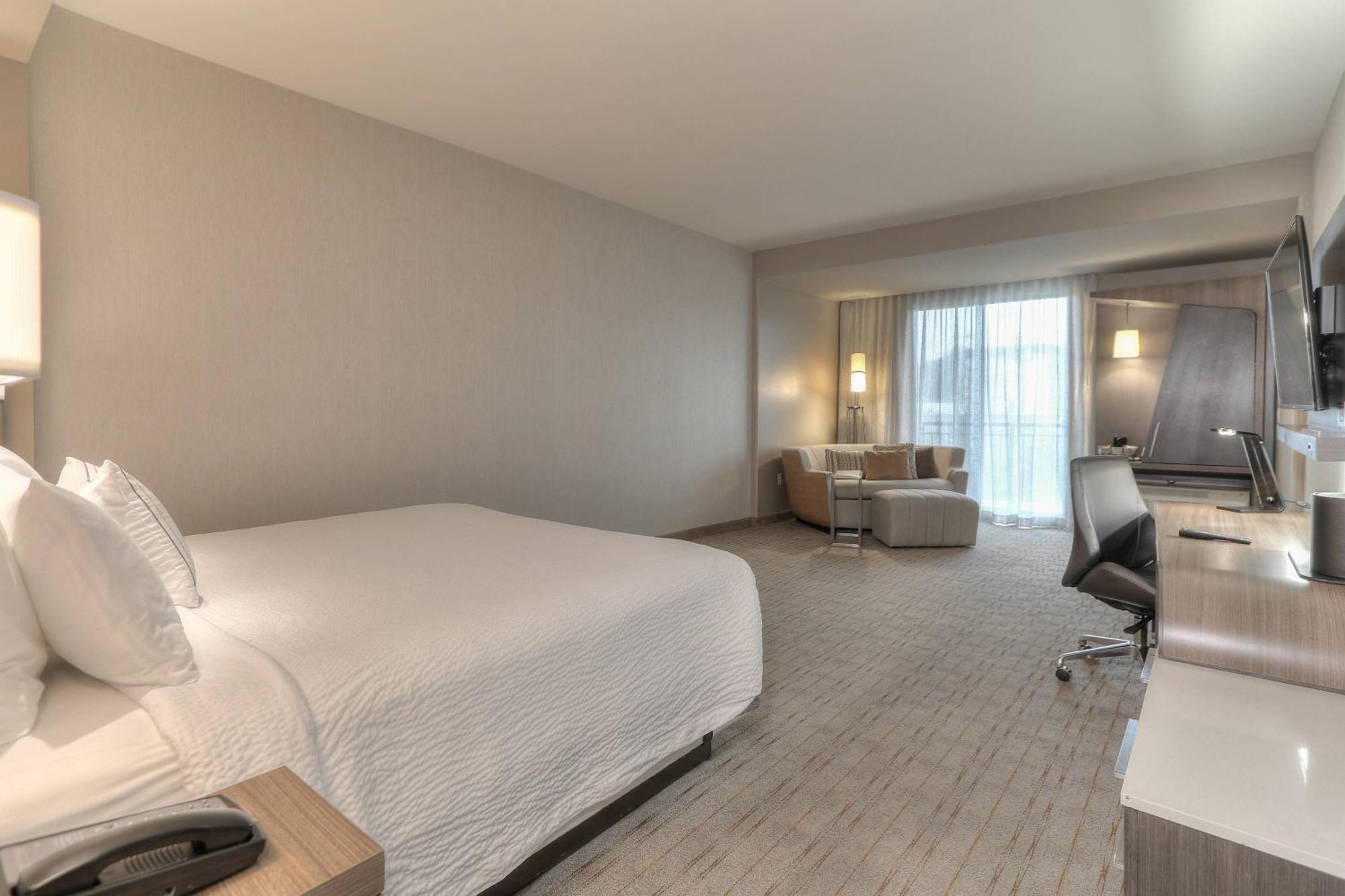 King Room with Mountain View and Sofa Bed