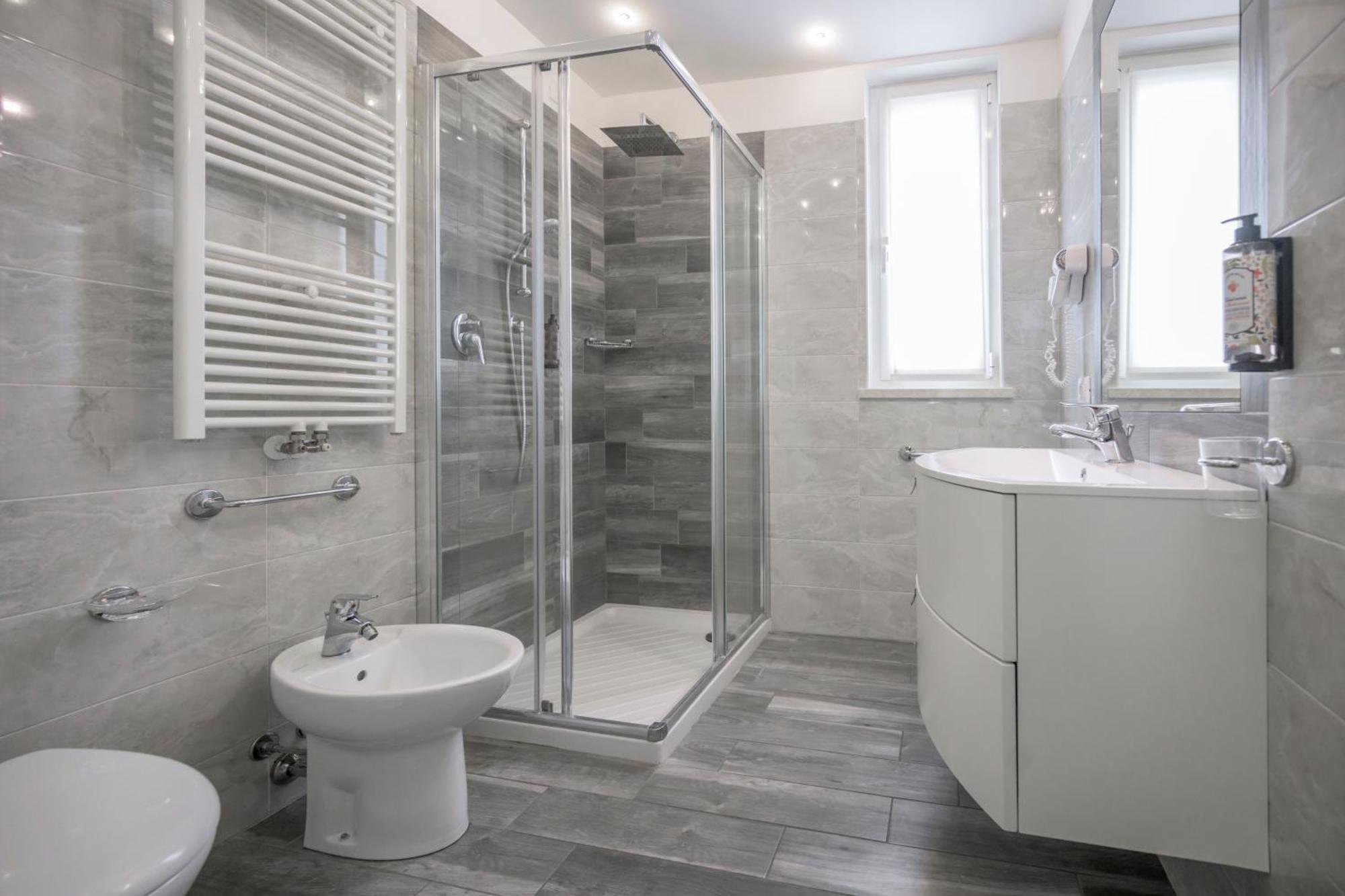 Deluxe Double or Twin Room with Lake View,1632285810:JPEG