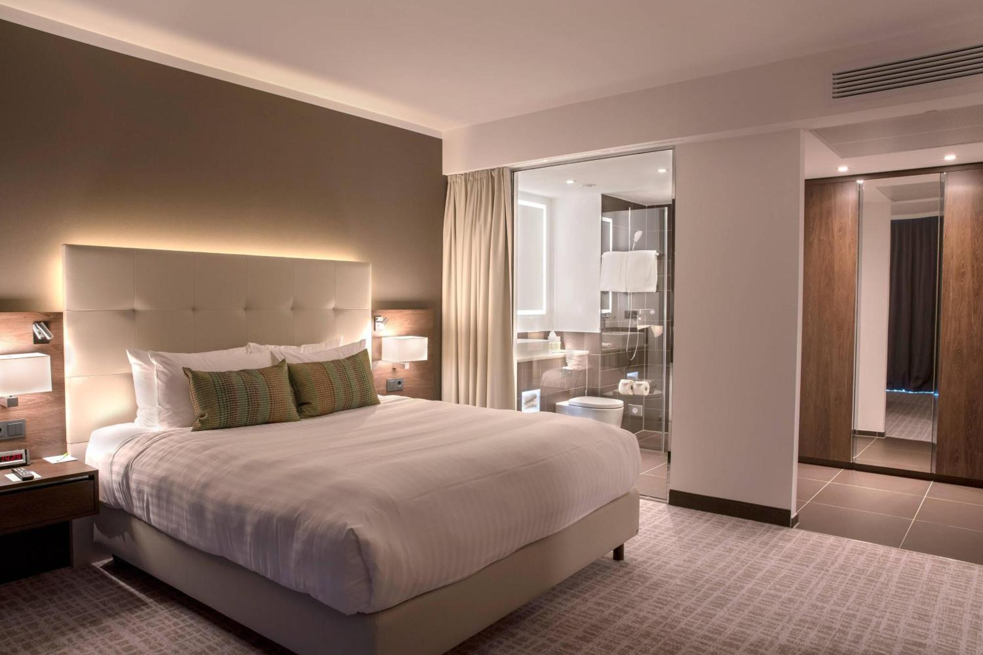 Standard Double Room King Size Bed Park View