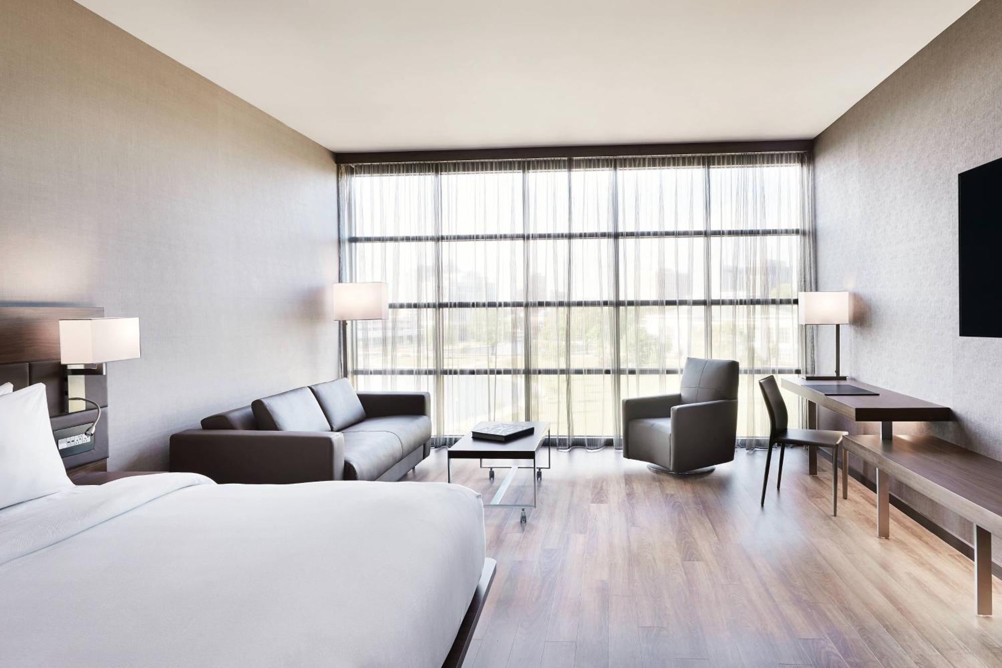 Guest room, 1 King, Sofa bed, City view,1632303392:JPEG