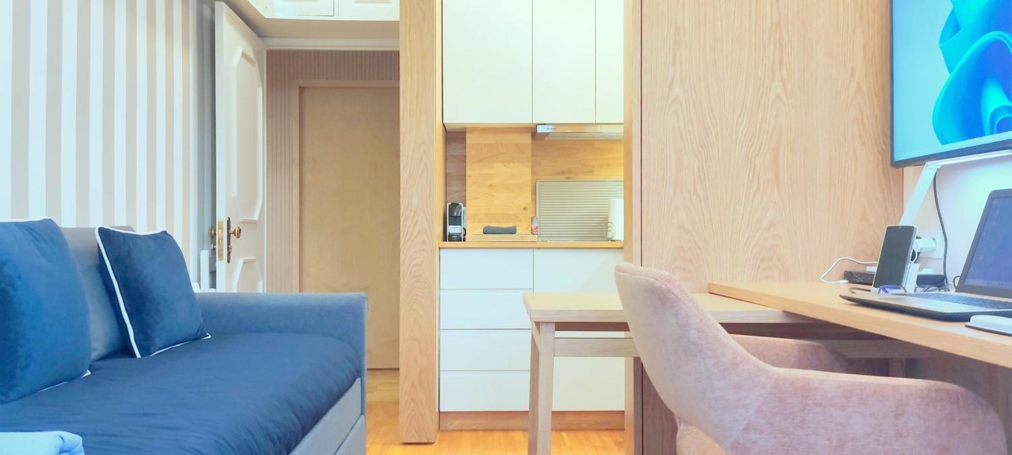 One-Bedroom Apartment Balcony City View