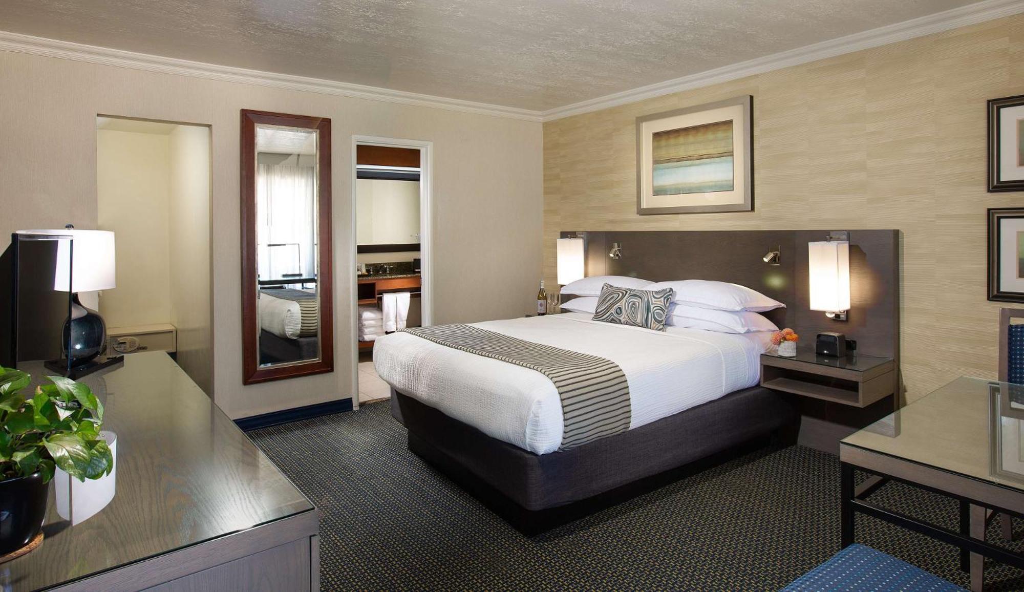Queen Room Garden View