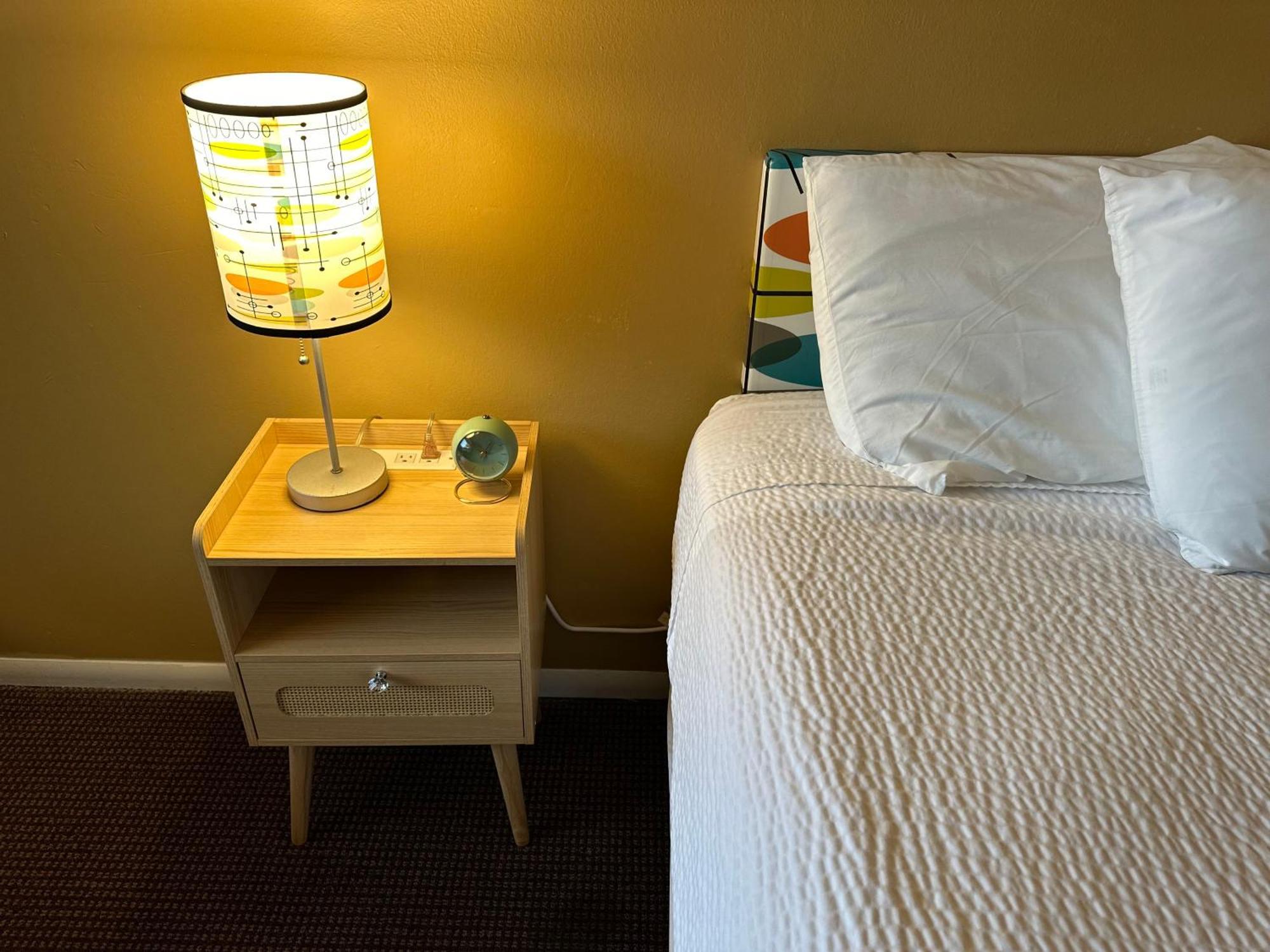 Queen Room,1633024846:JPEG