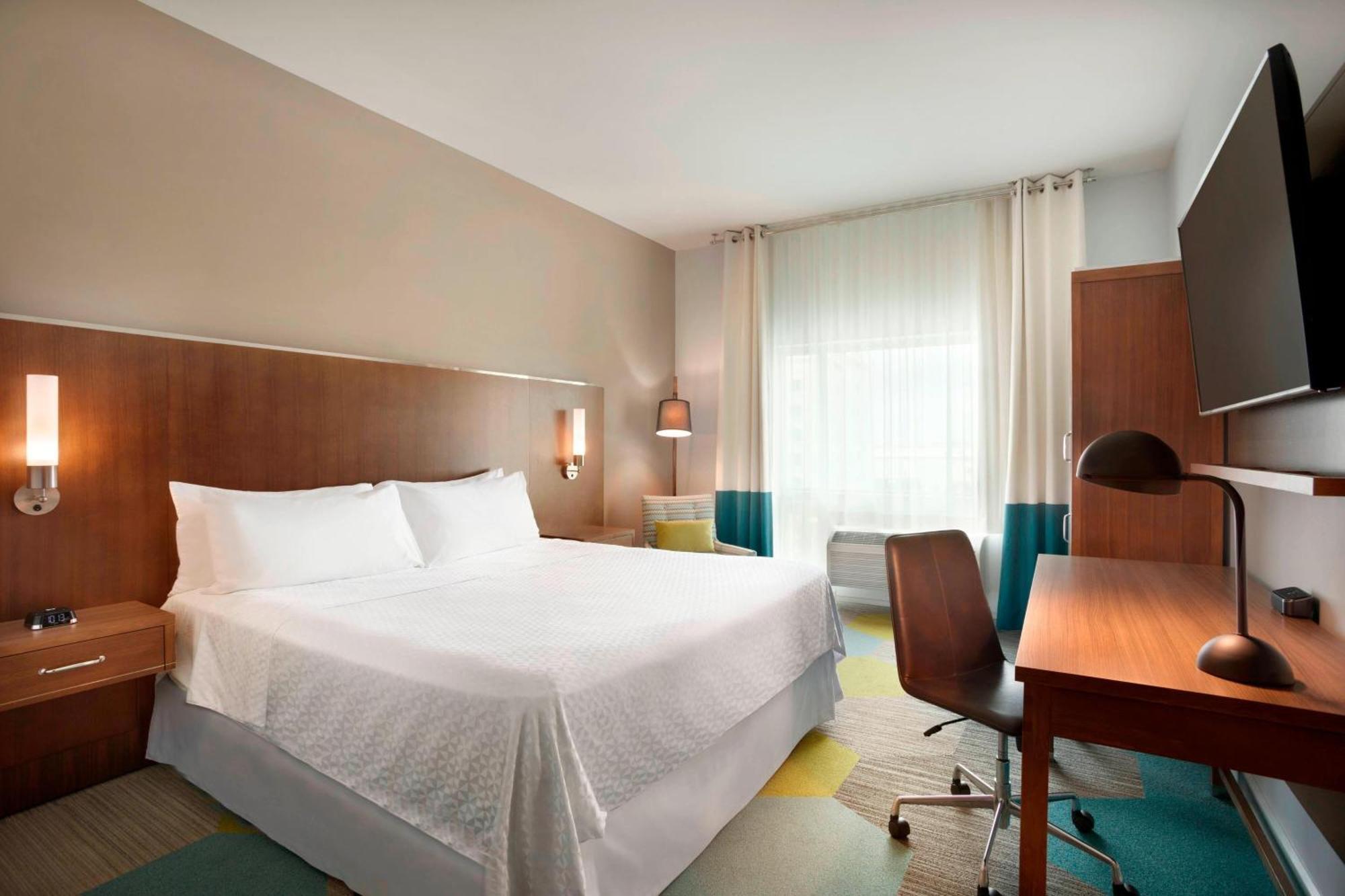 King Room with Adapted Tub - Mobility Accessible,1633027490:JPEG