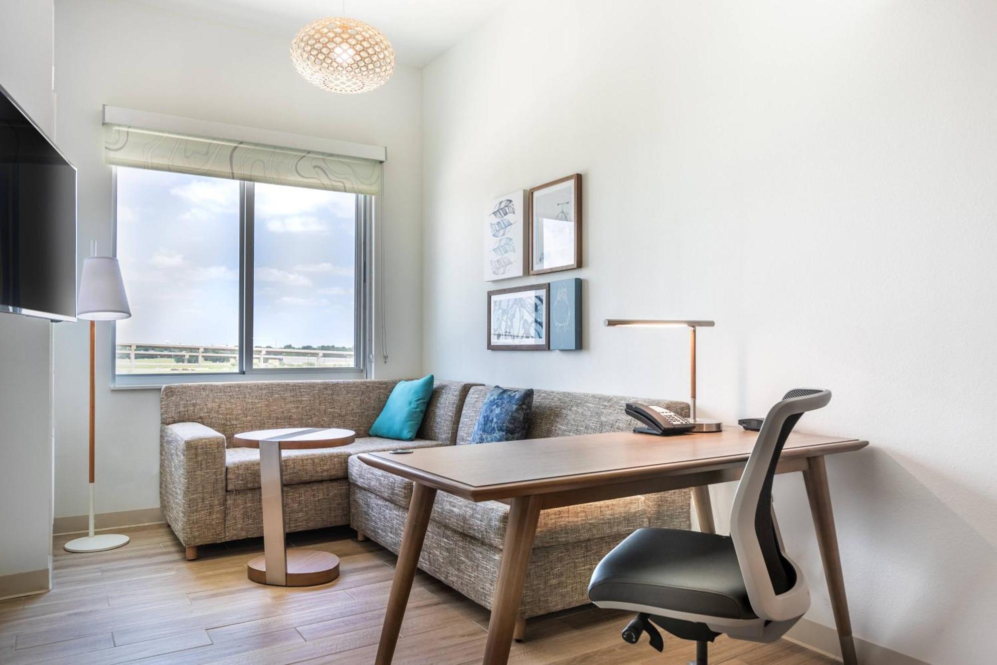 1 Bedroom Suite 1 King Sofa bed