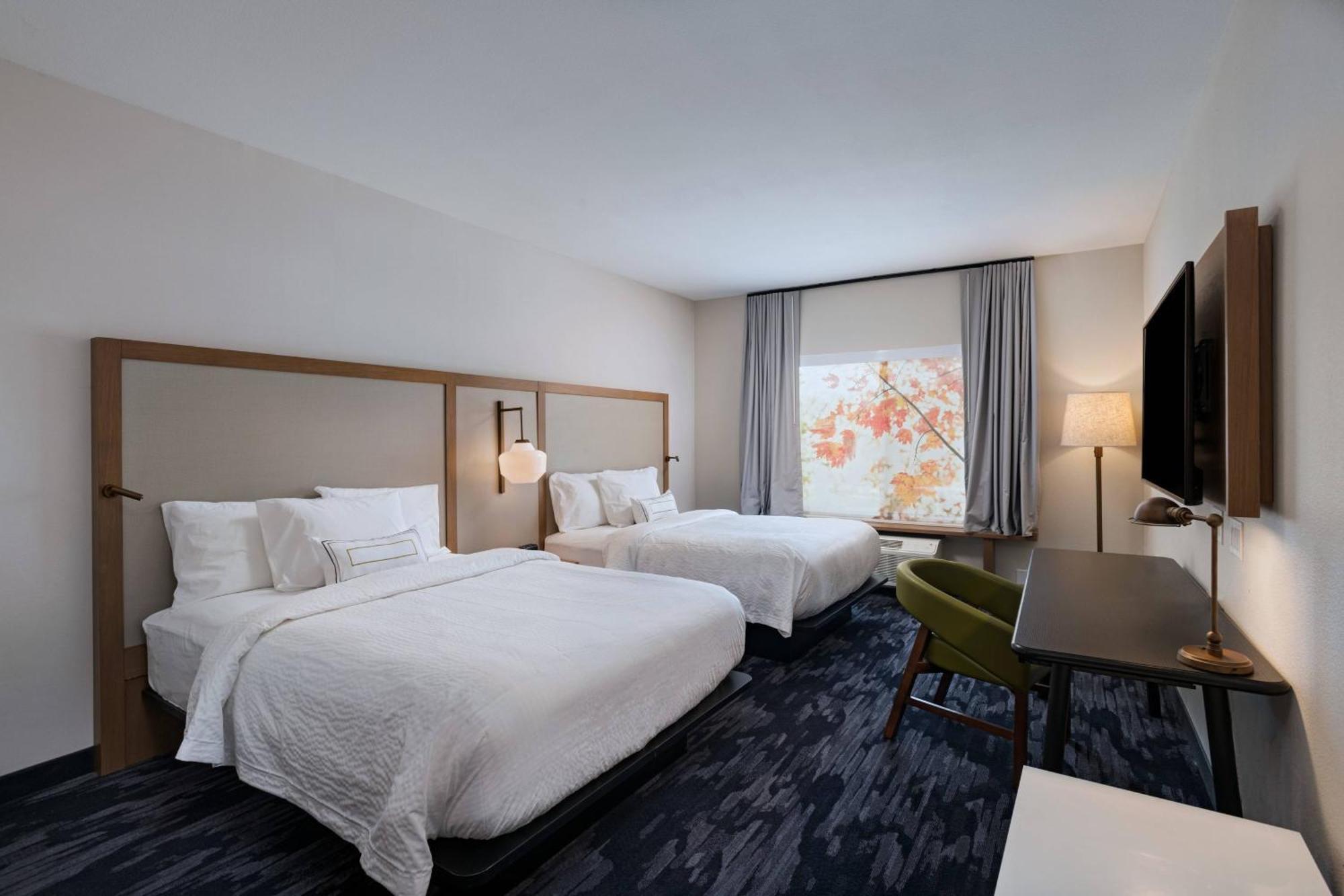 Queen Room with Two Queen Beds and Bathtub - Mobility Access/Hearing Accessible