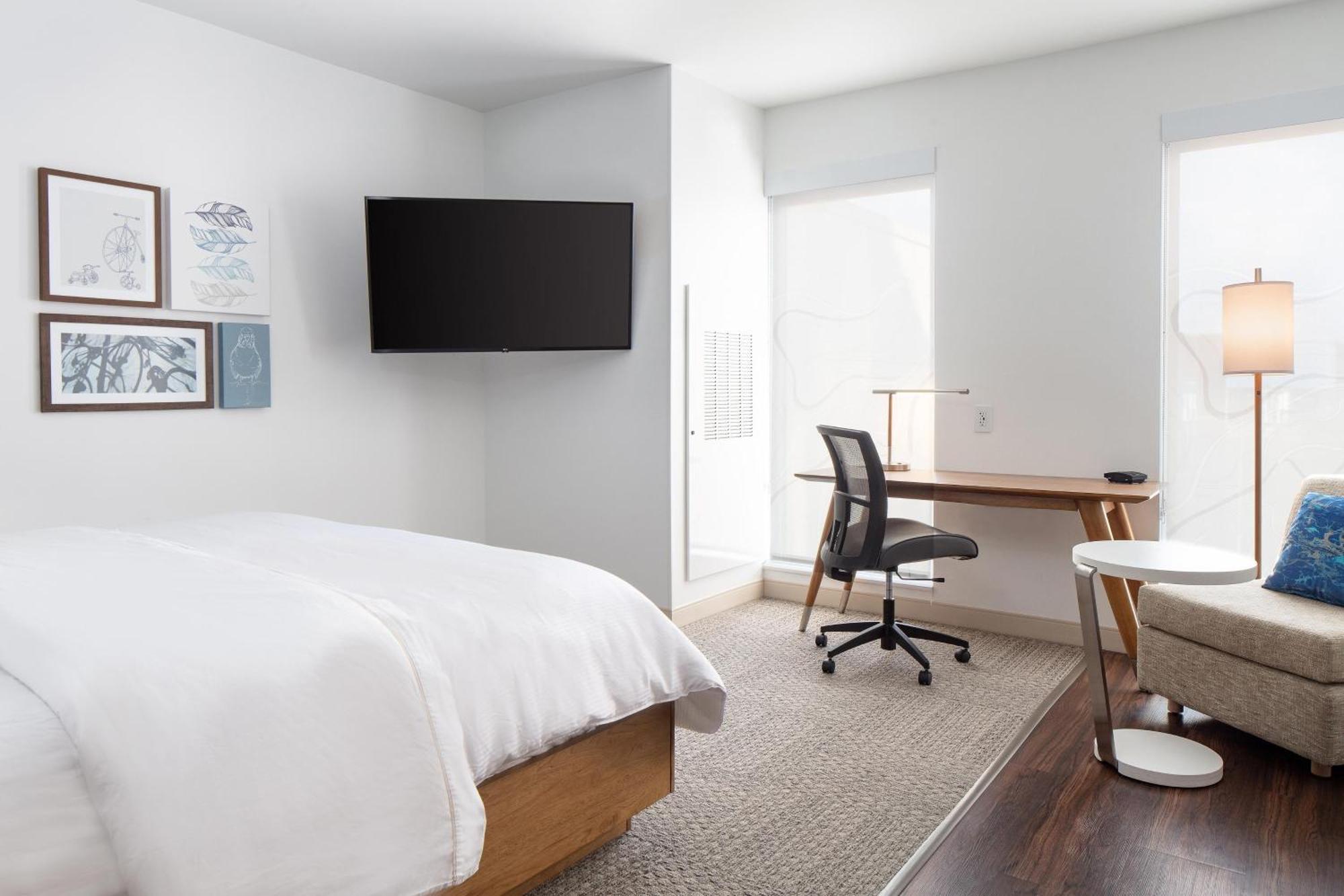 Guest Room, 1 King,1633071632:JPEG