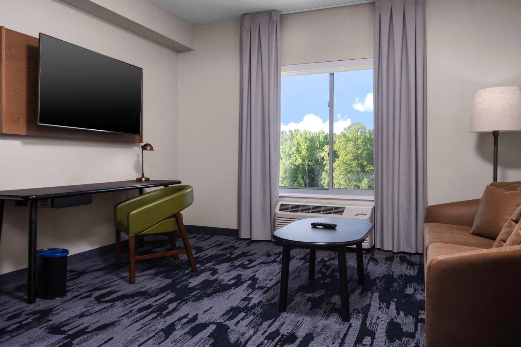 Suite, 1 King, Sofa bed,1633076280:JPEG