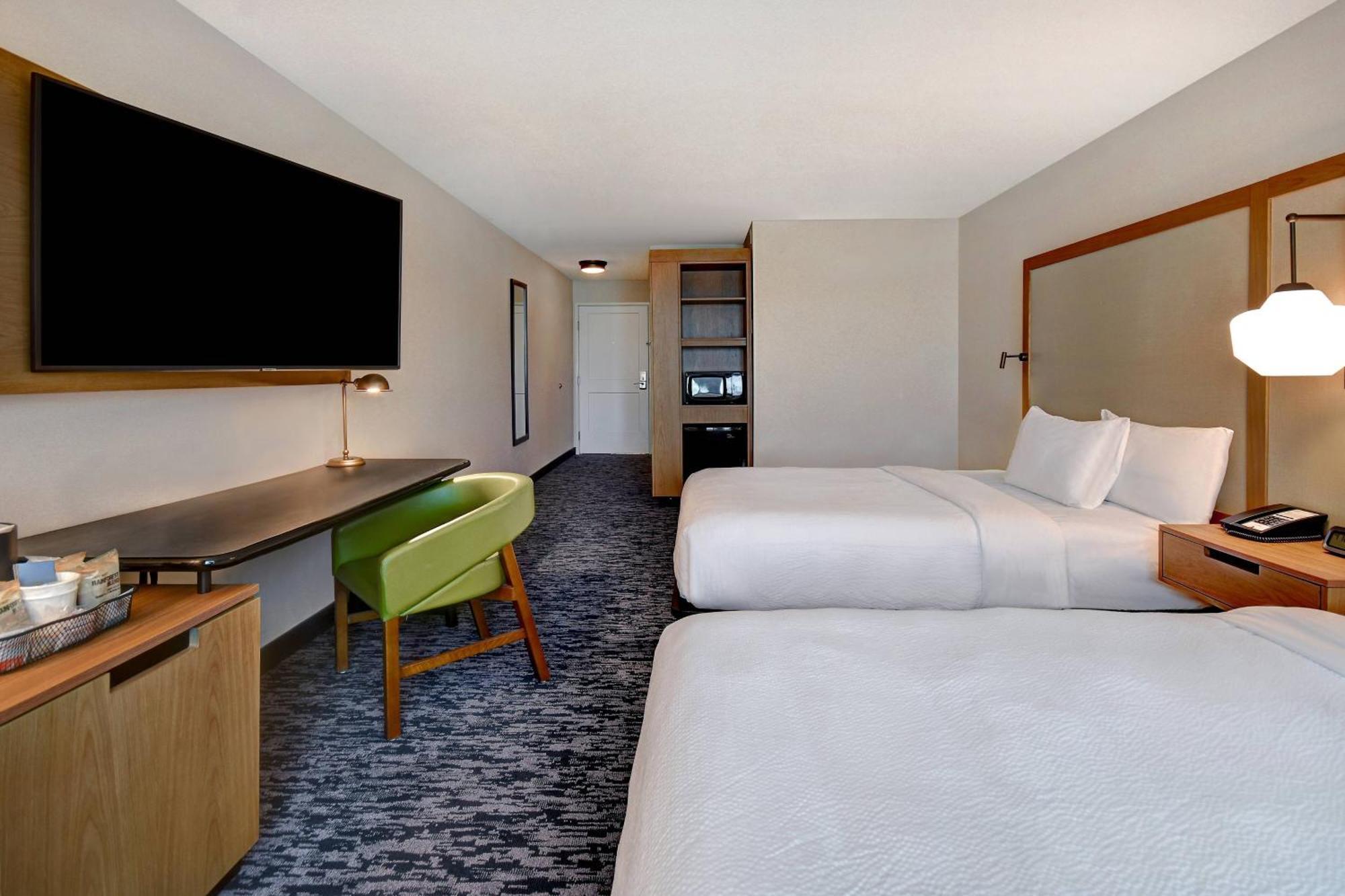 Guest room 2 Queen City view