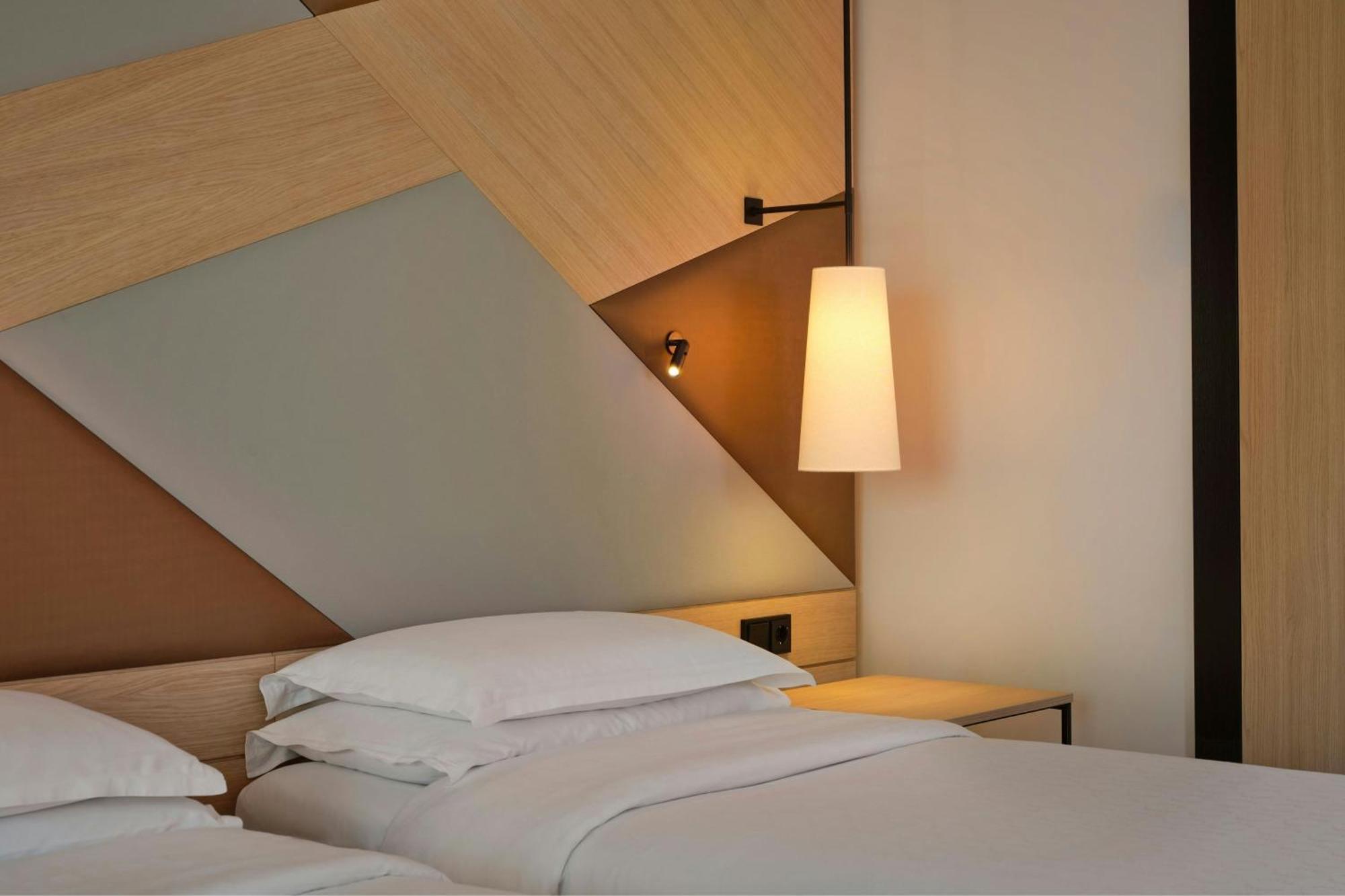 Twin Room with Club Lounge Access,1633676347:JPEG