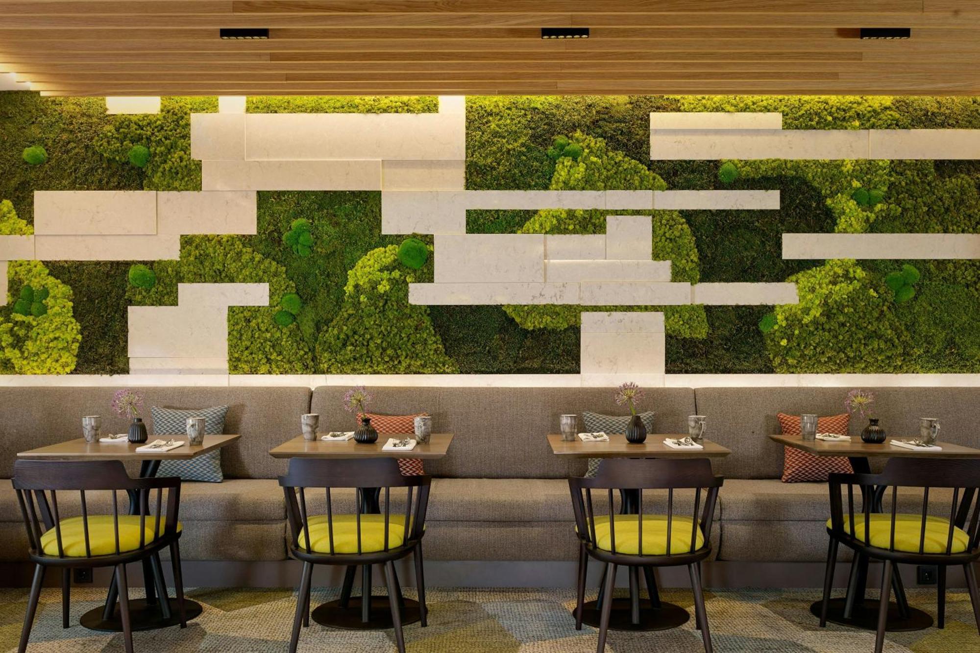 Twin Room Club Lounge Access