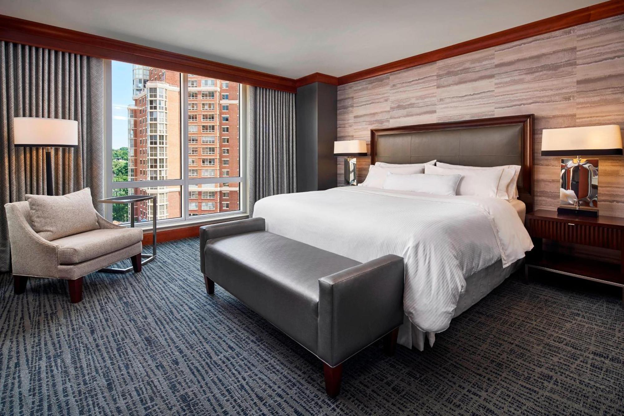 Larger, Guest room, 1 King,1673650745:JPEG