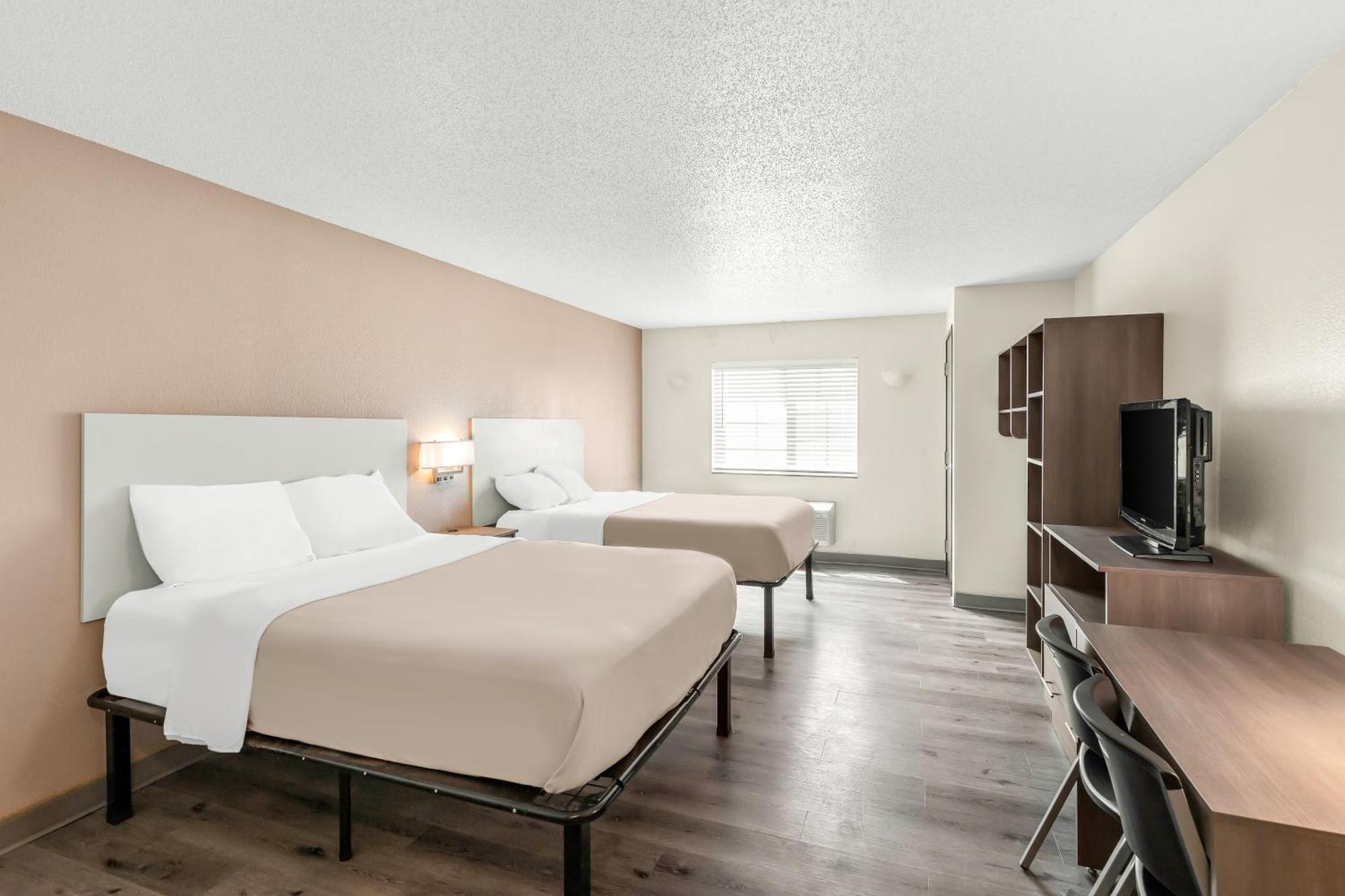 Studio Two Queen Beds Non Smoking