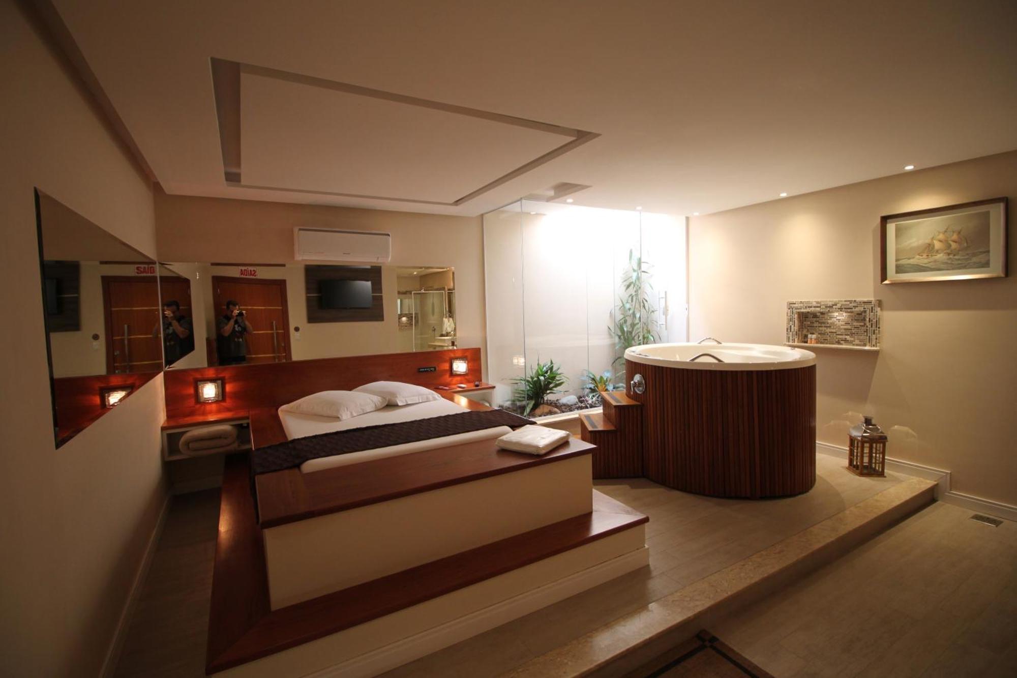 Deluxe Suite Spa Bath