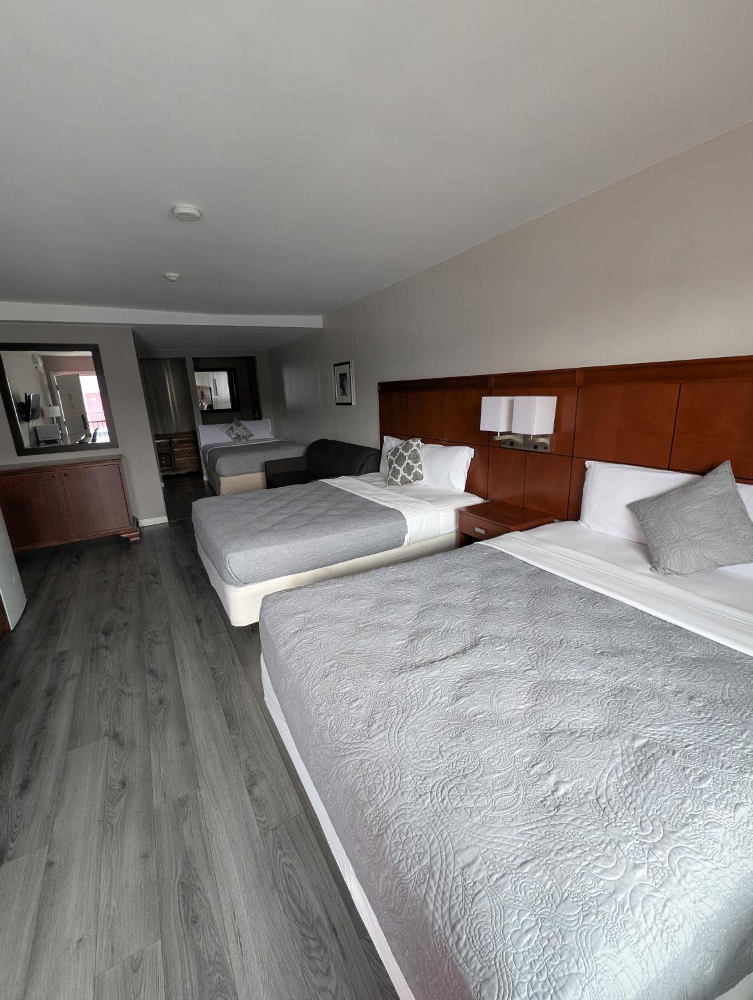 Deluxe Family Suite