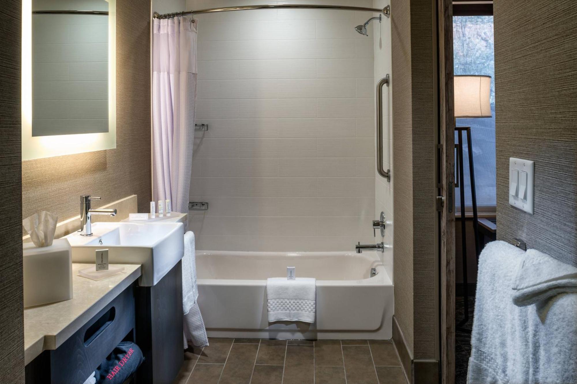 Queen Suite with Two Queen Beds, Roll-In Shower and Trundle Sofa - Mobility Access/Hearing Accessible