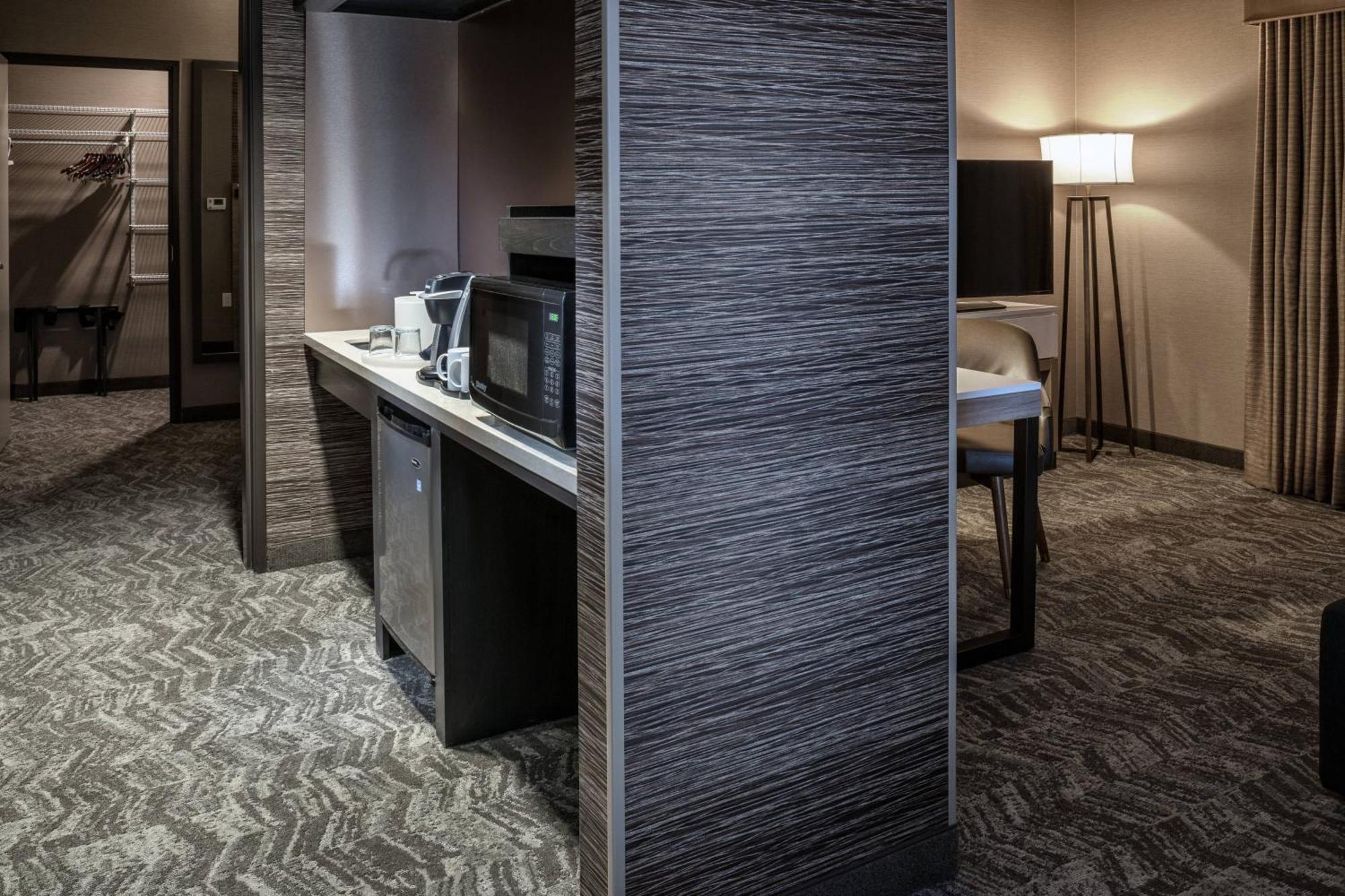 One-Bedroom Queen Suite Two Queen Beds Bathtub Trundle Sofa Mobility Access or Hearing Accessible