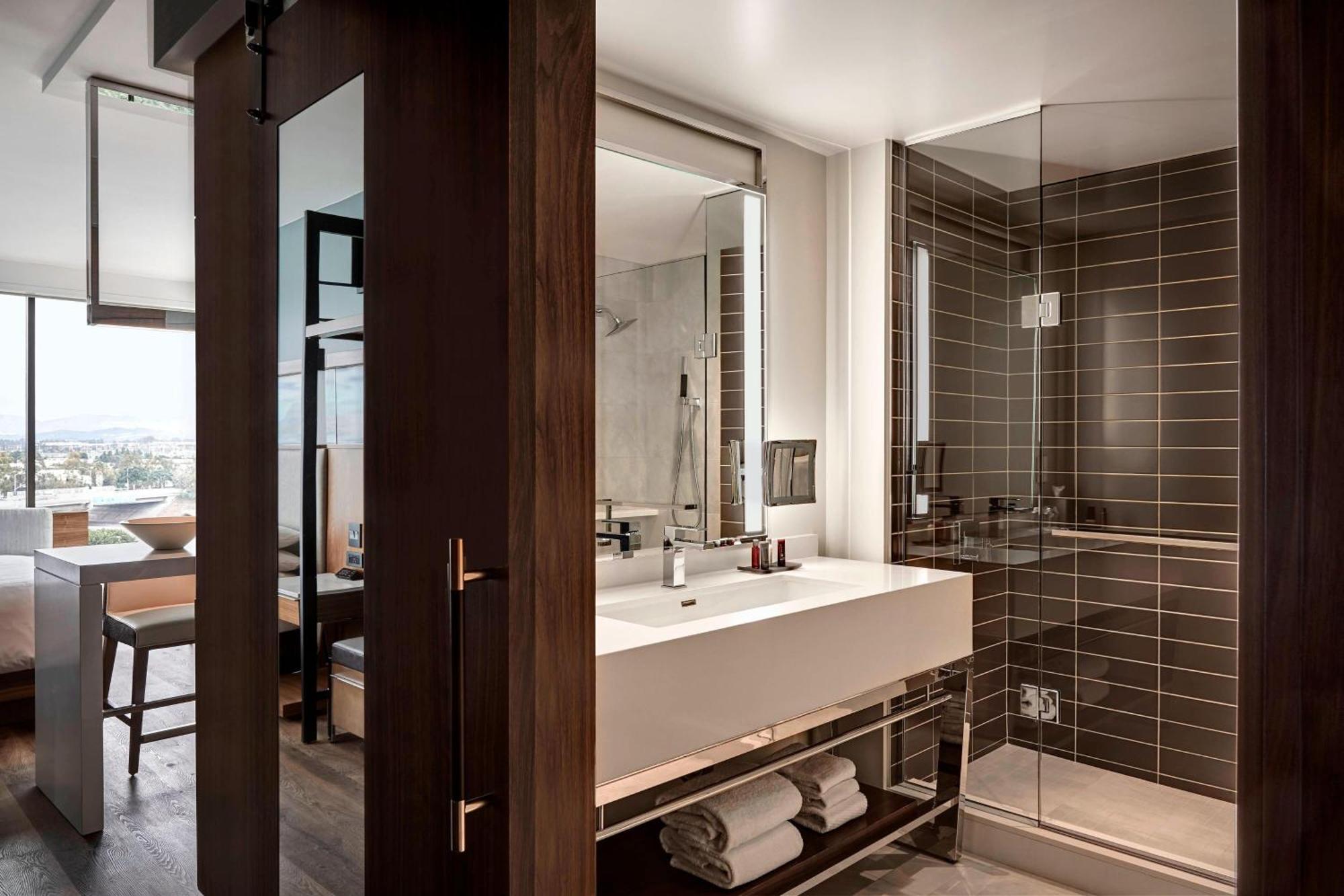 King Suite Kitchen