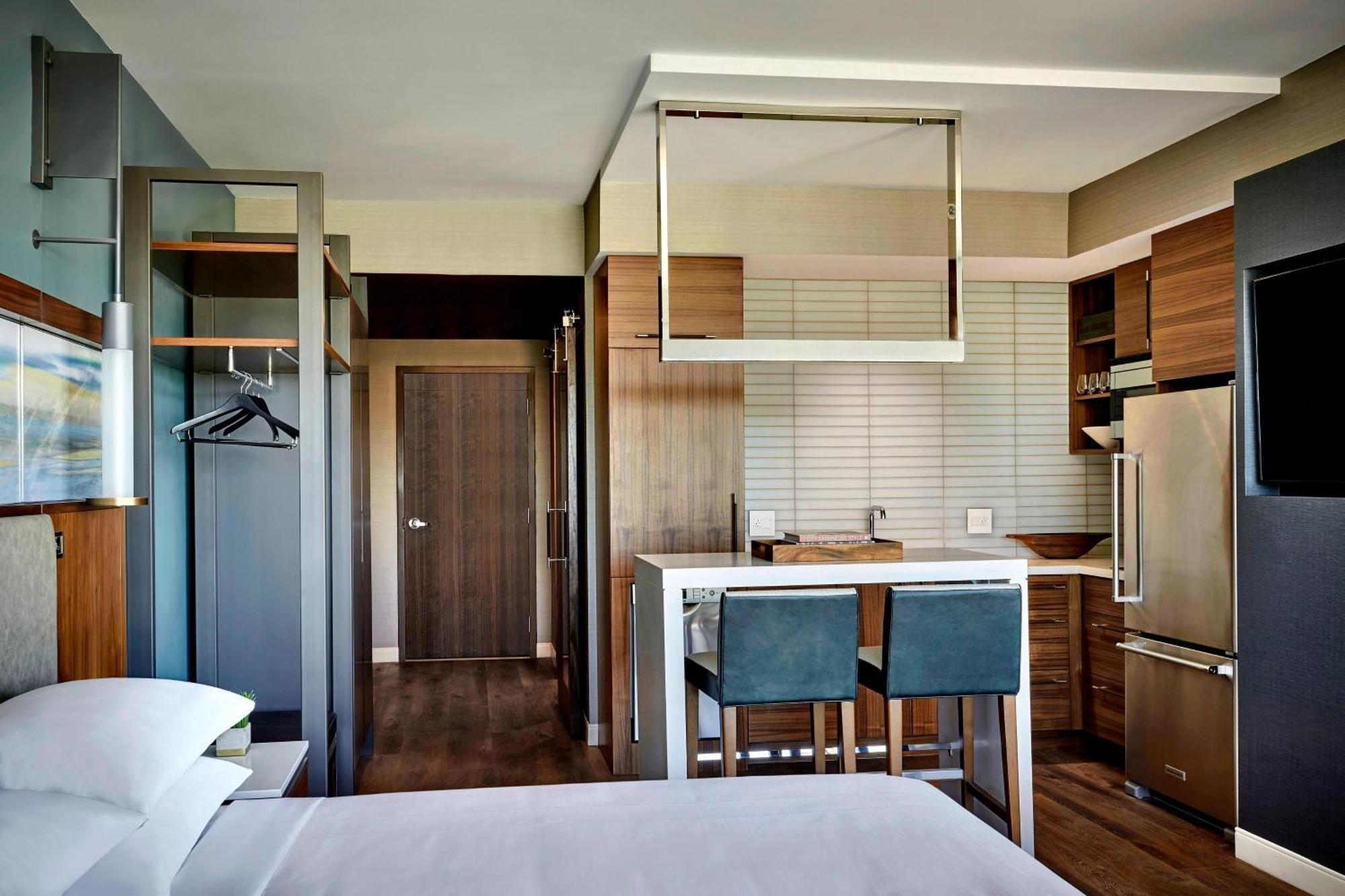 King Suite Kitchen