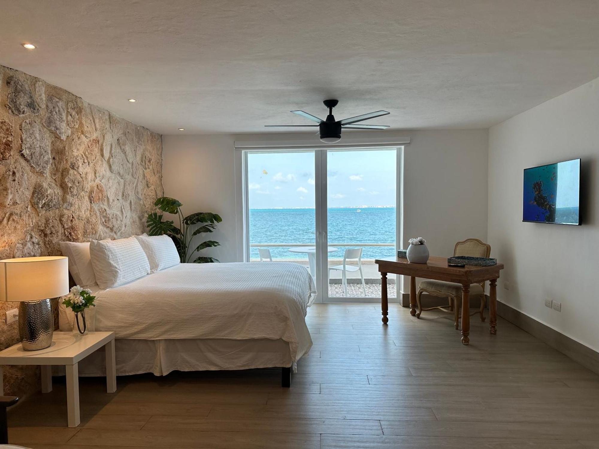Oceanfront Luxury Suite Across the street