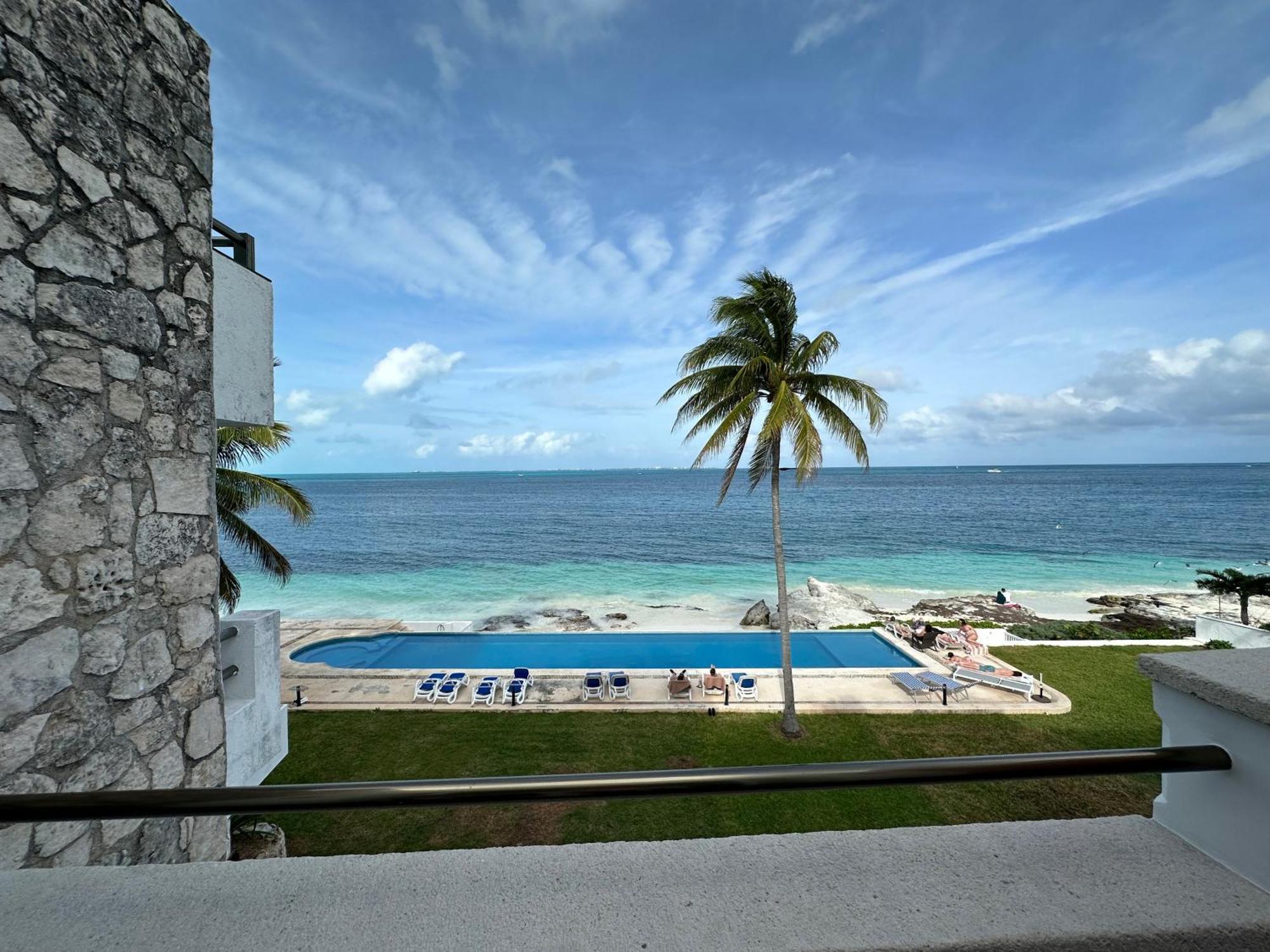 Oceanfront Luxury Suite Across the street