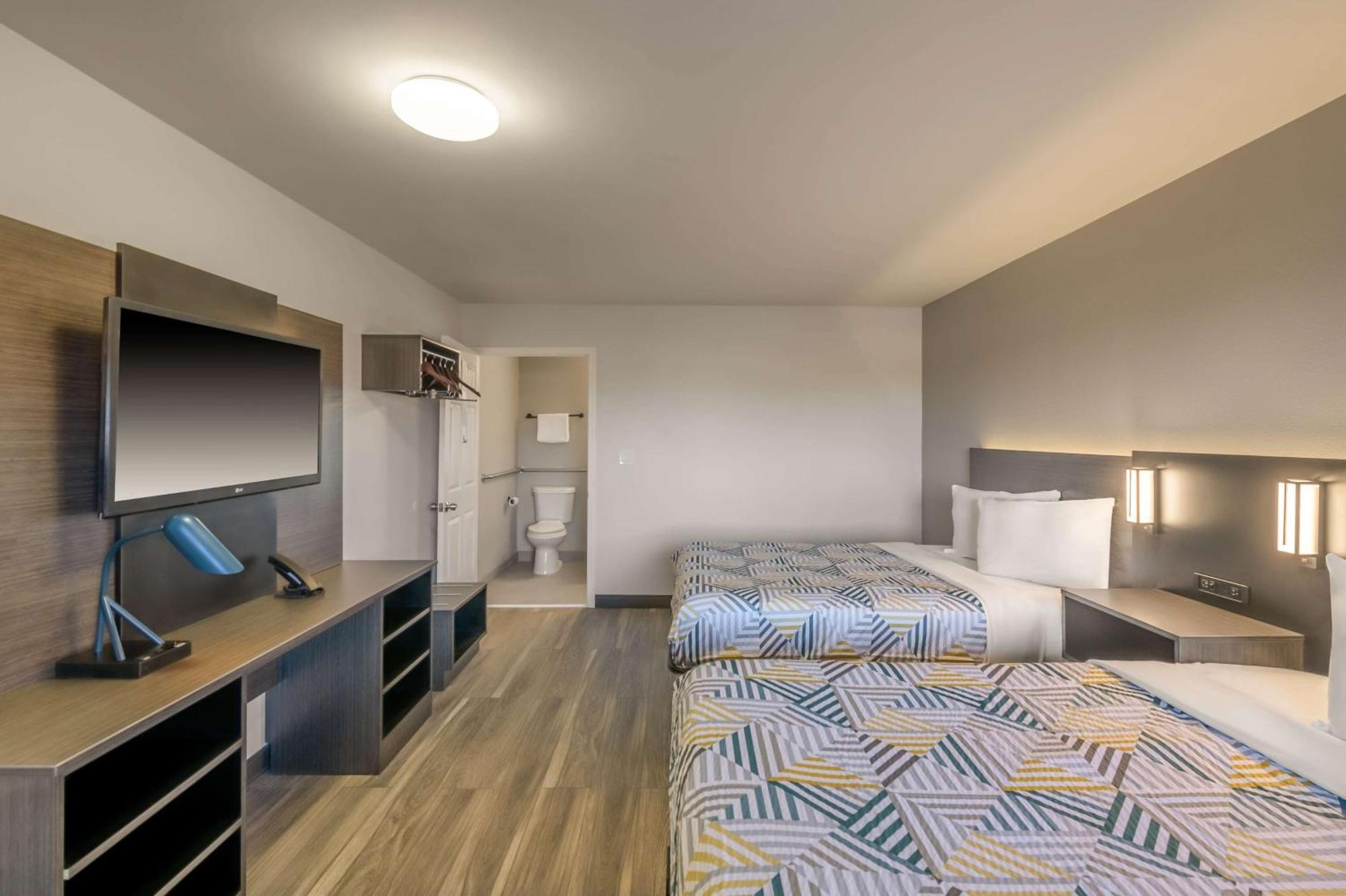 Quadruple Room - Non-Smoking