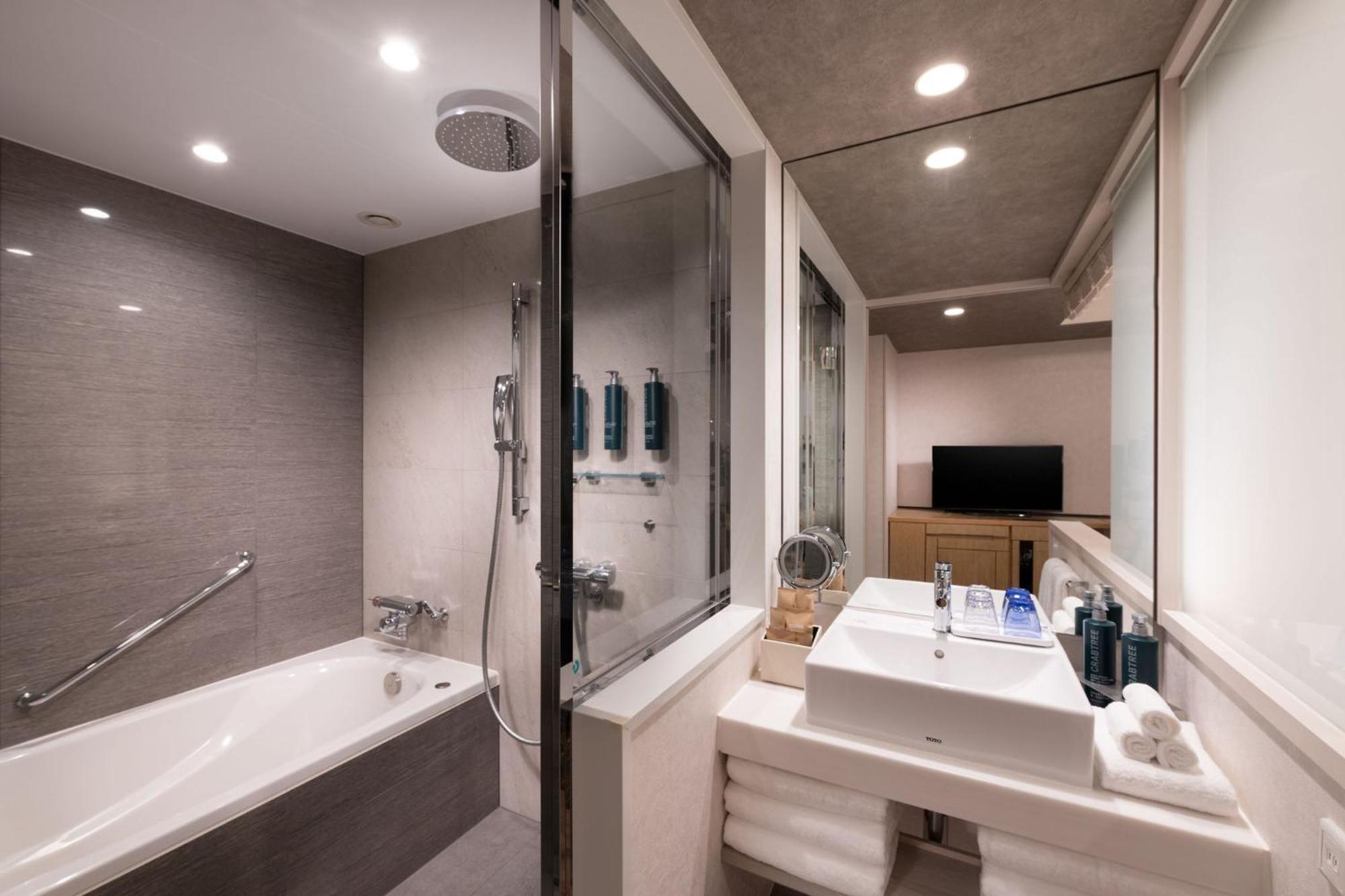 Queen Guest Room