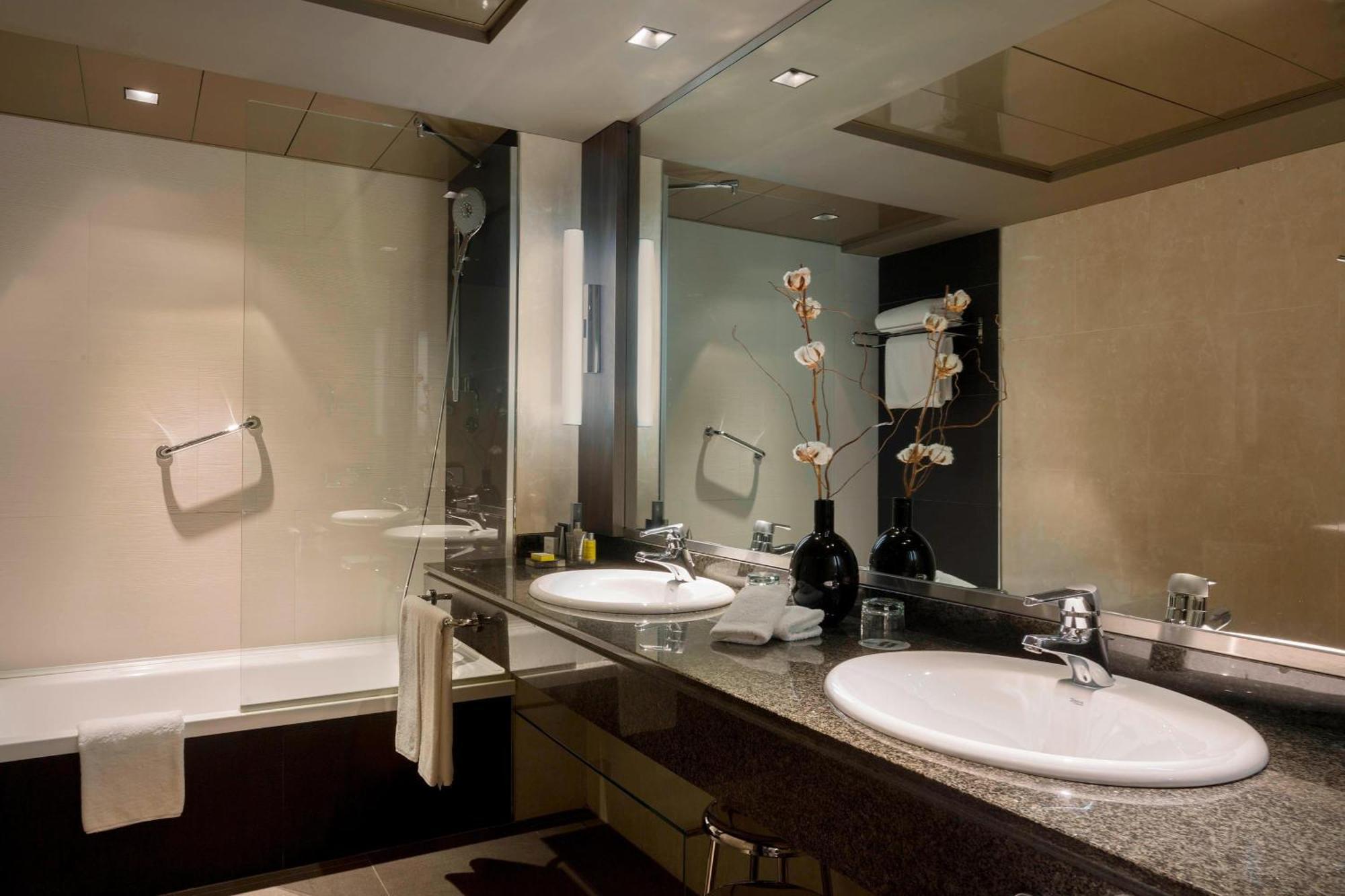 Executive Twin Suite with Lounge Access