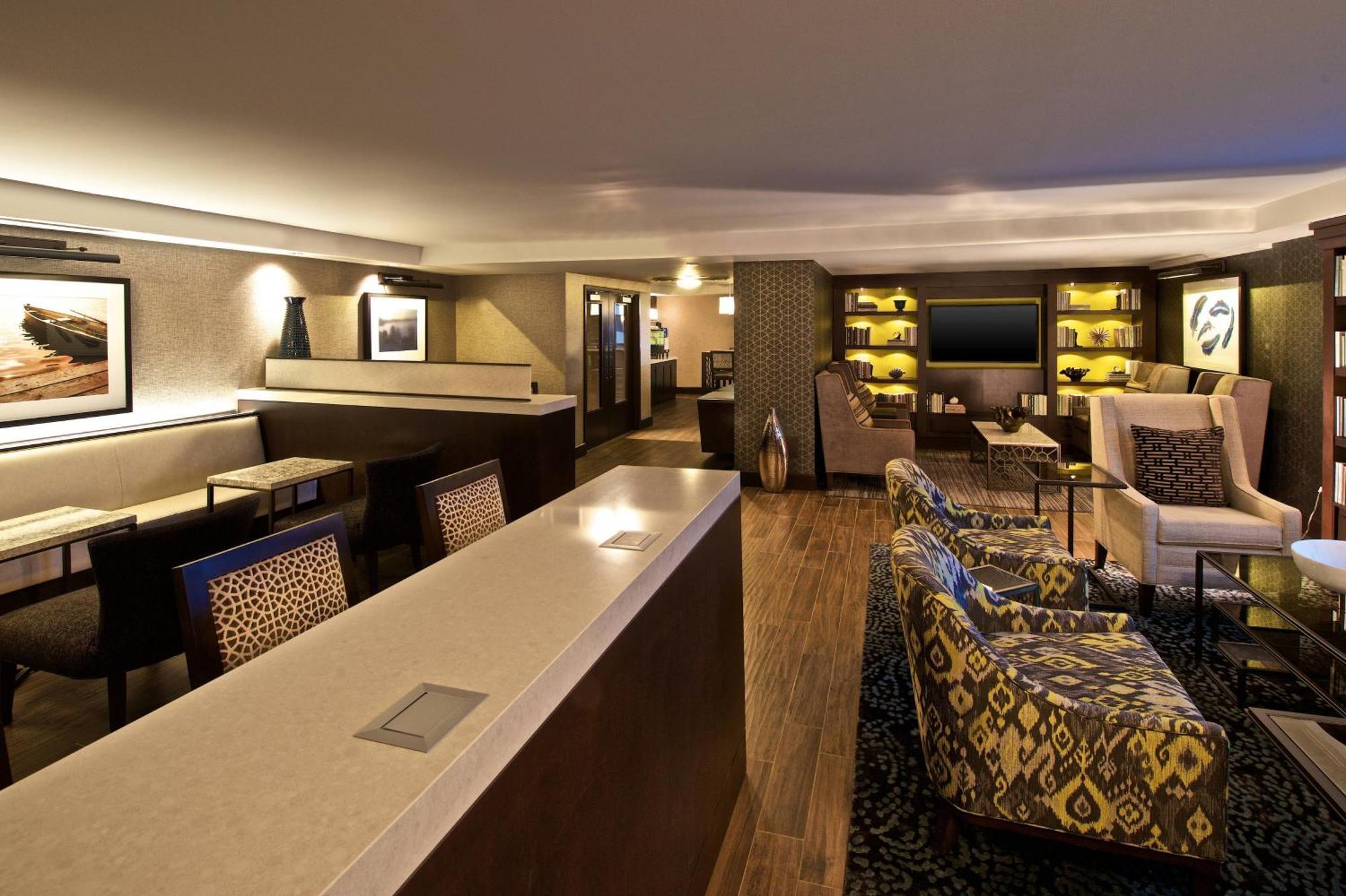 Club Room 2 Beds Club level Guest room 2 Double