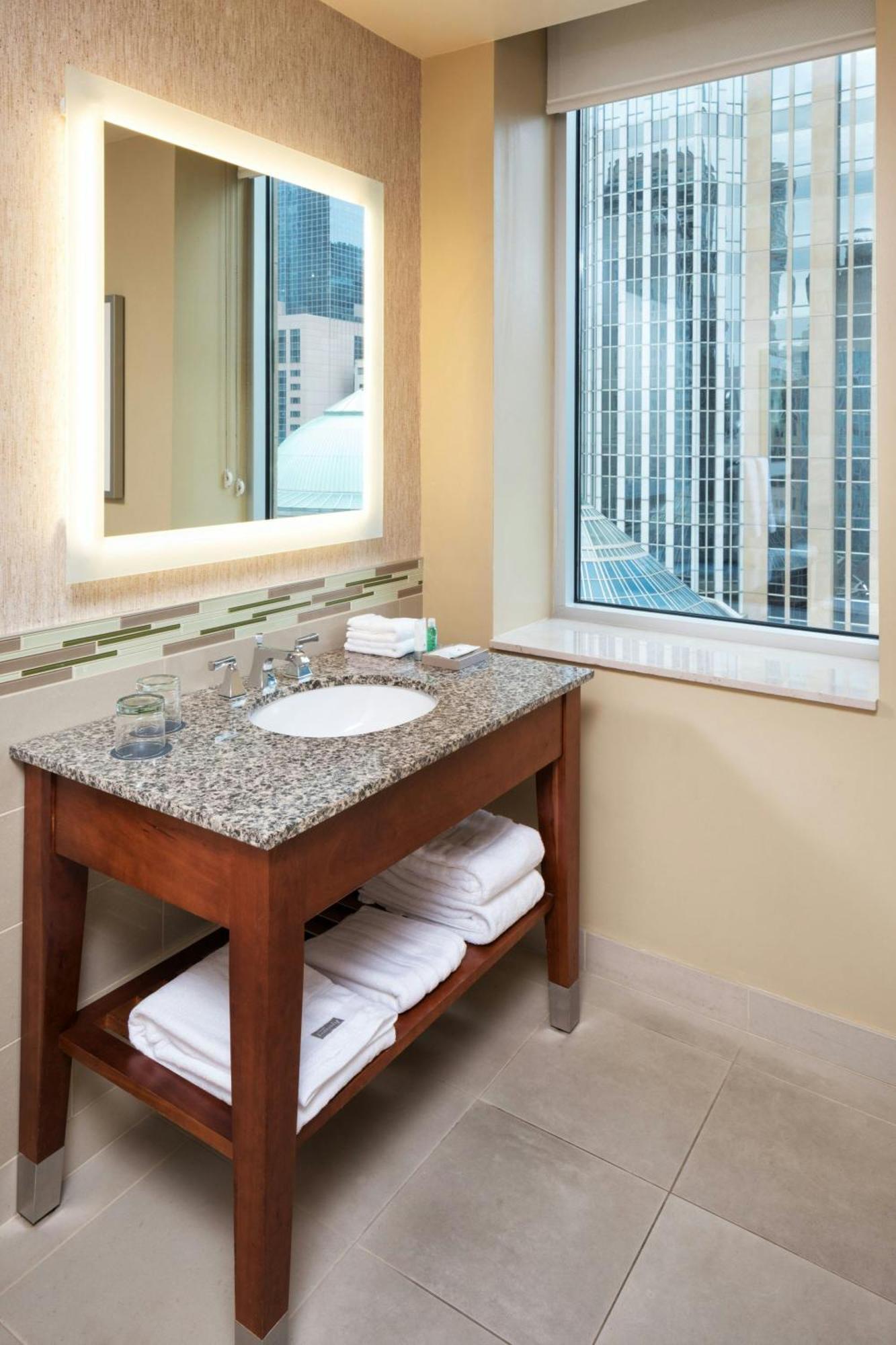 Guest room 1 King City view