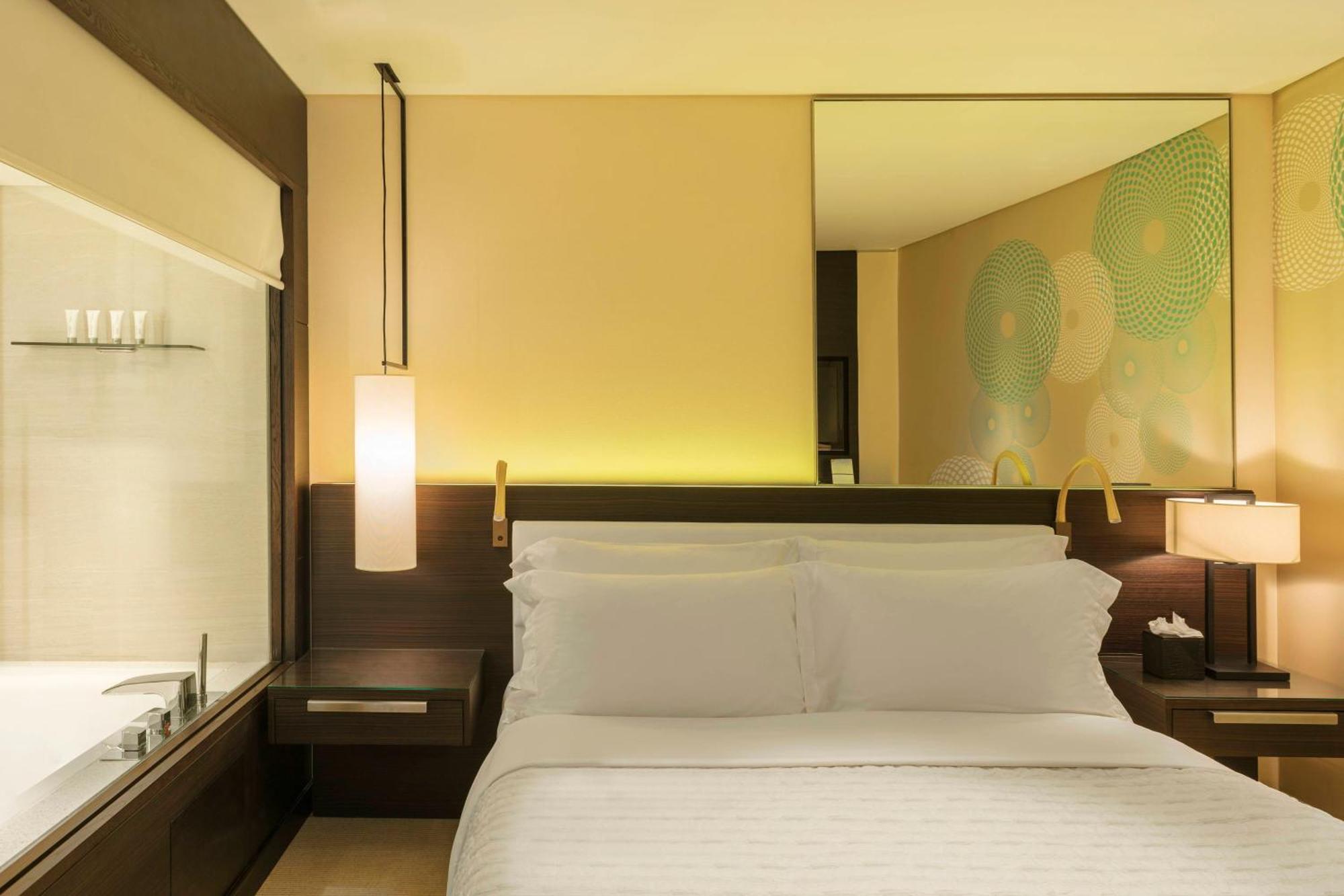 Superior Deluxe King Room Balcony Land View
